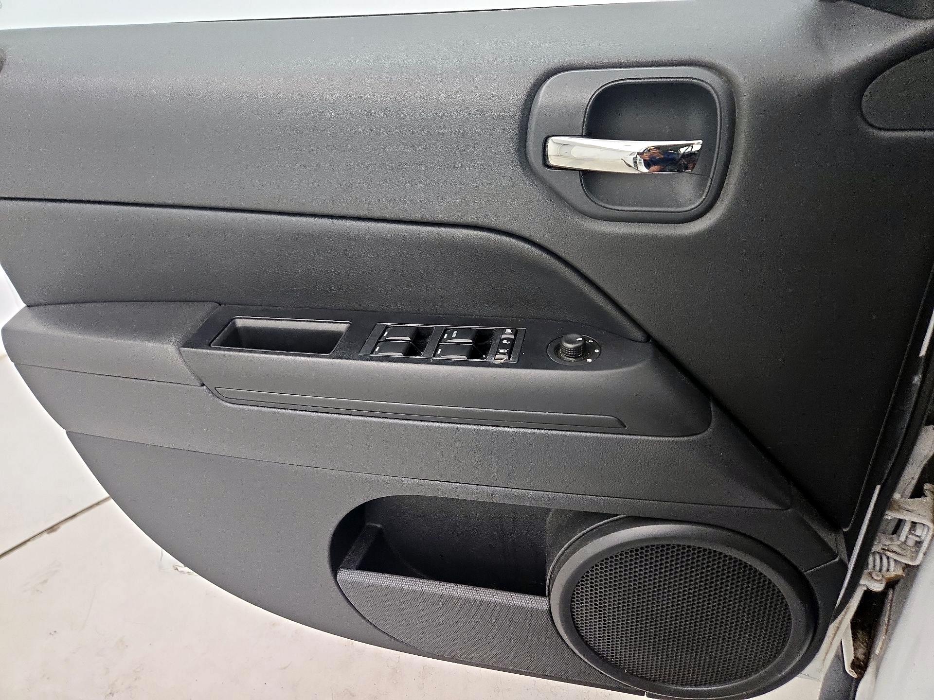 Thumbnail: 2015 Jeep Patriot - 12