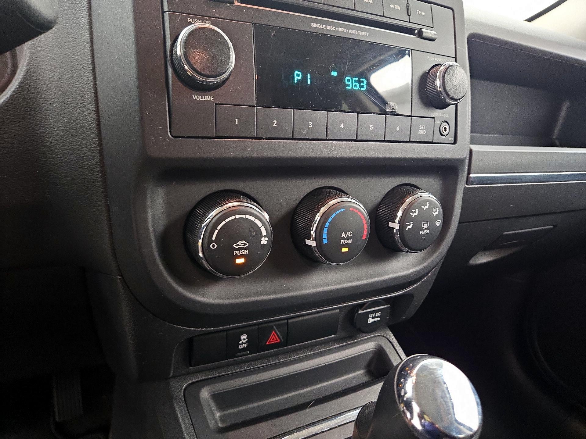Thumbnail: 2015 Jeep Patriot - 14