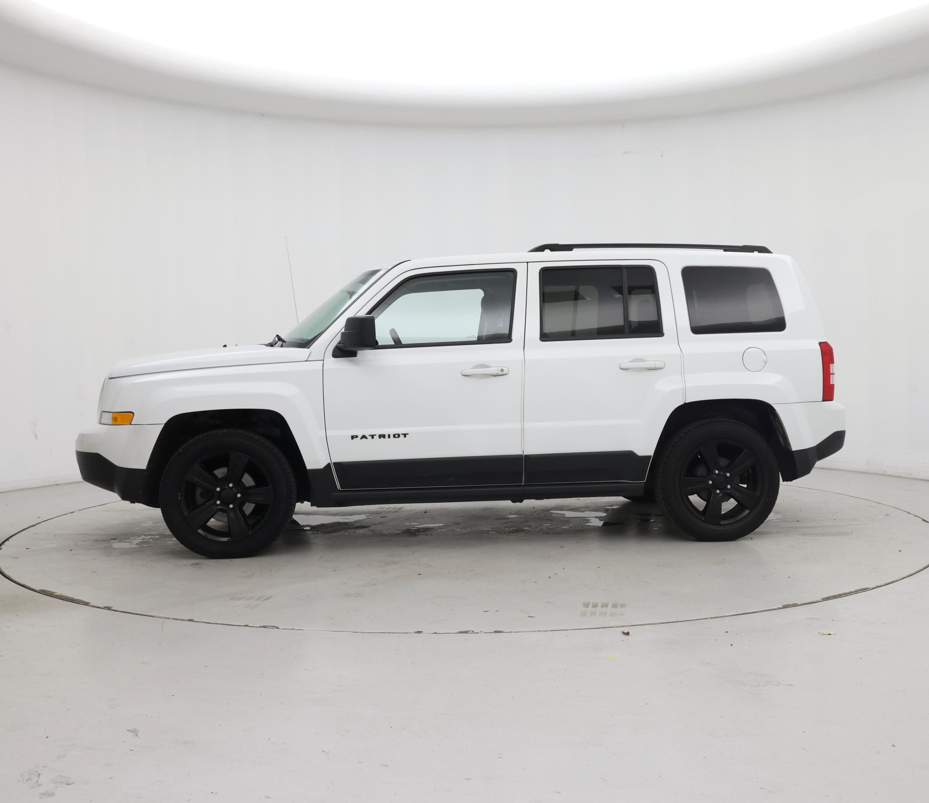 Thumbnail: 2015 Jeep Patriot - 3