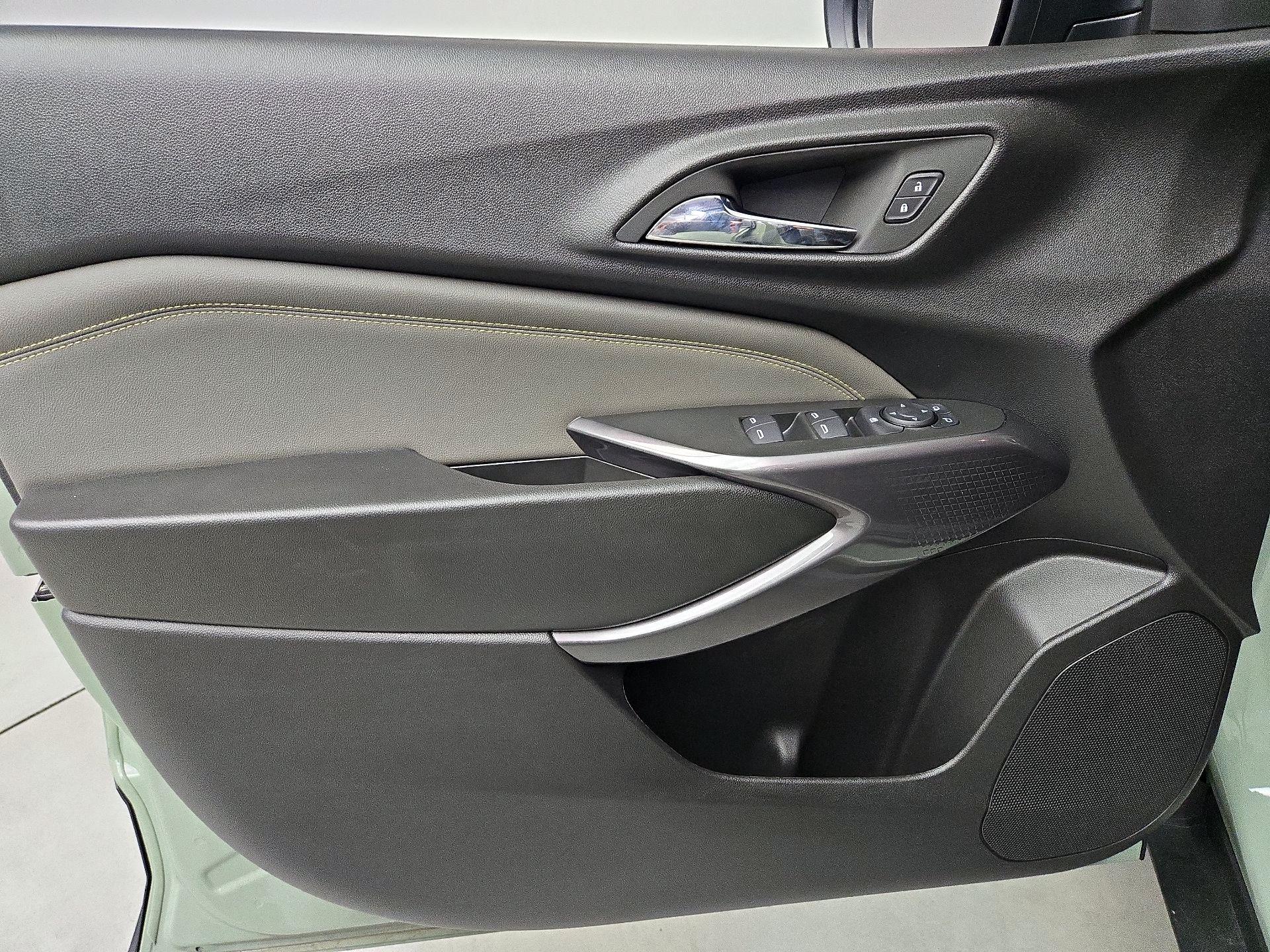 Thumbnail: 2025 Chevrolet Trax - 12