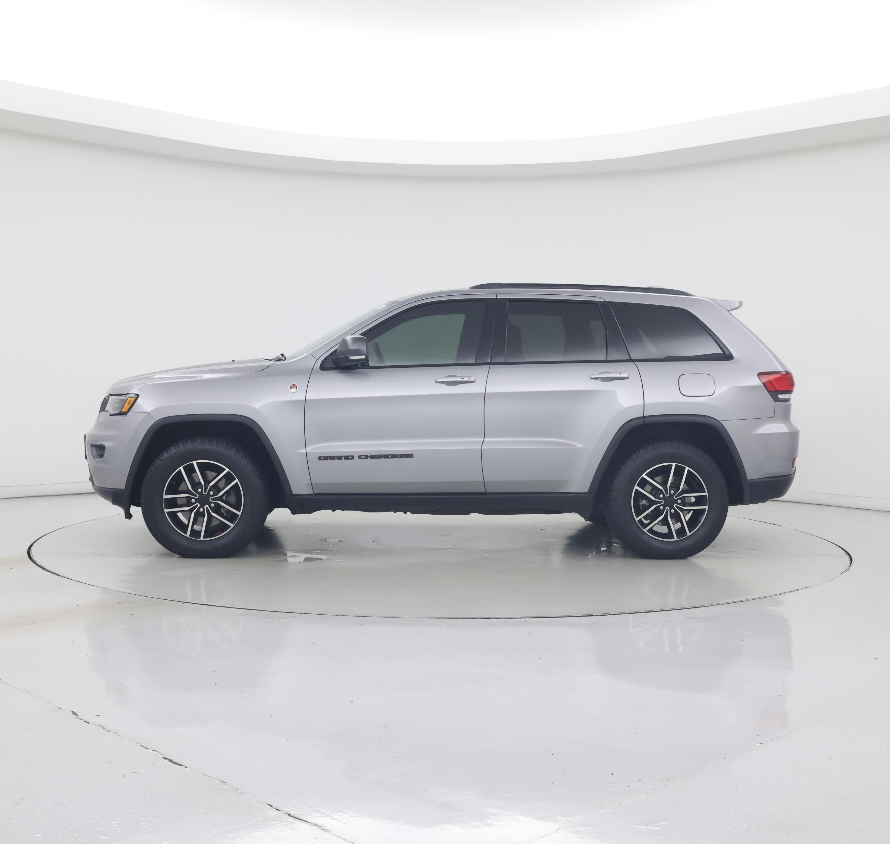 Thumbnail: 2020 Jeep Grand Cherokee - 3
