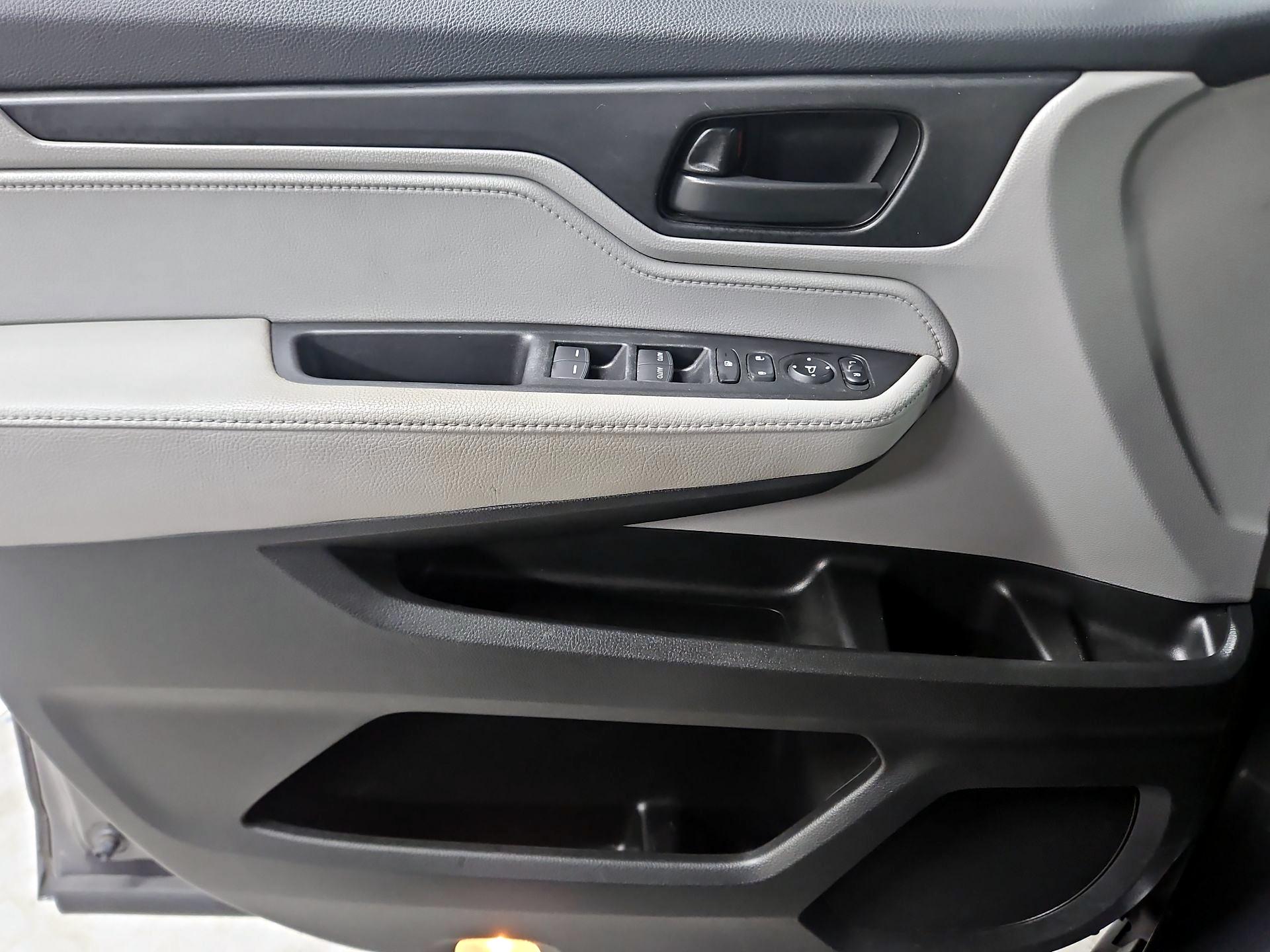 Thumbnail: 2018 Honda Odyssey - 12