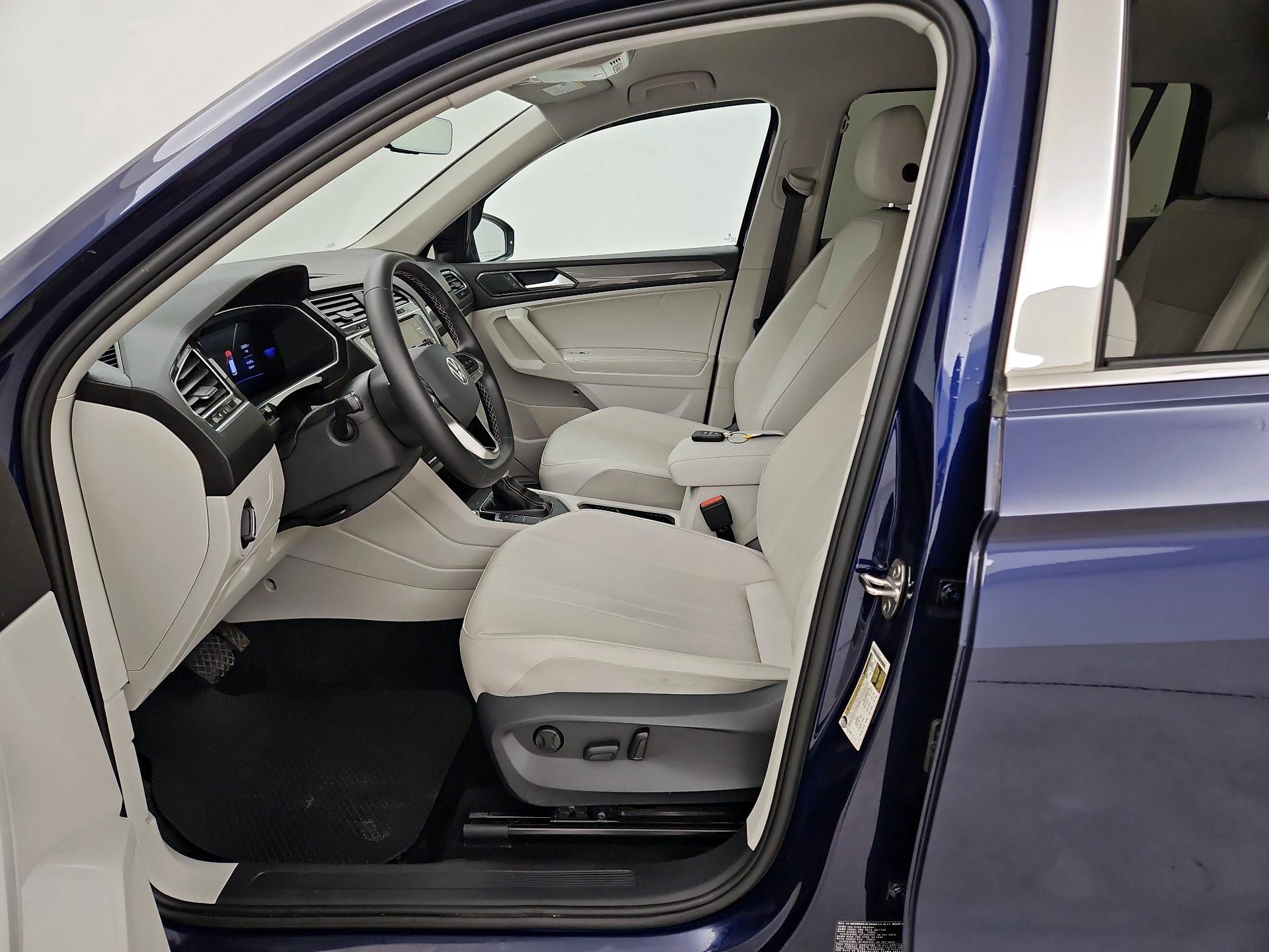 Thumbnail: 2023 Volkswagen Tiguan - 11