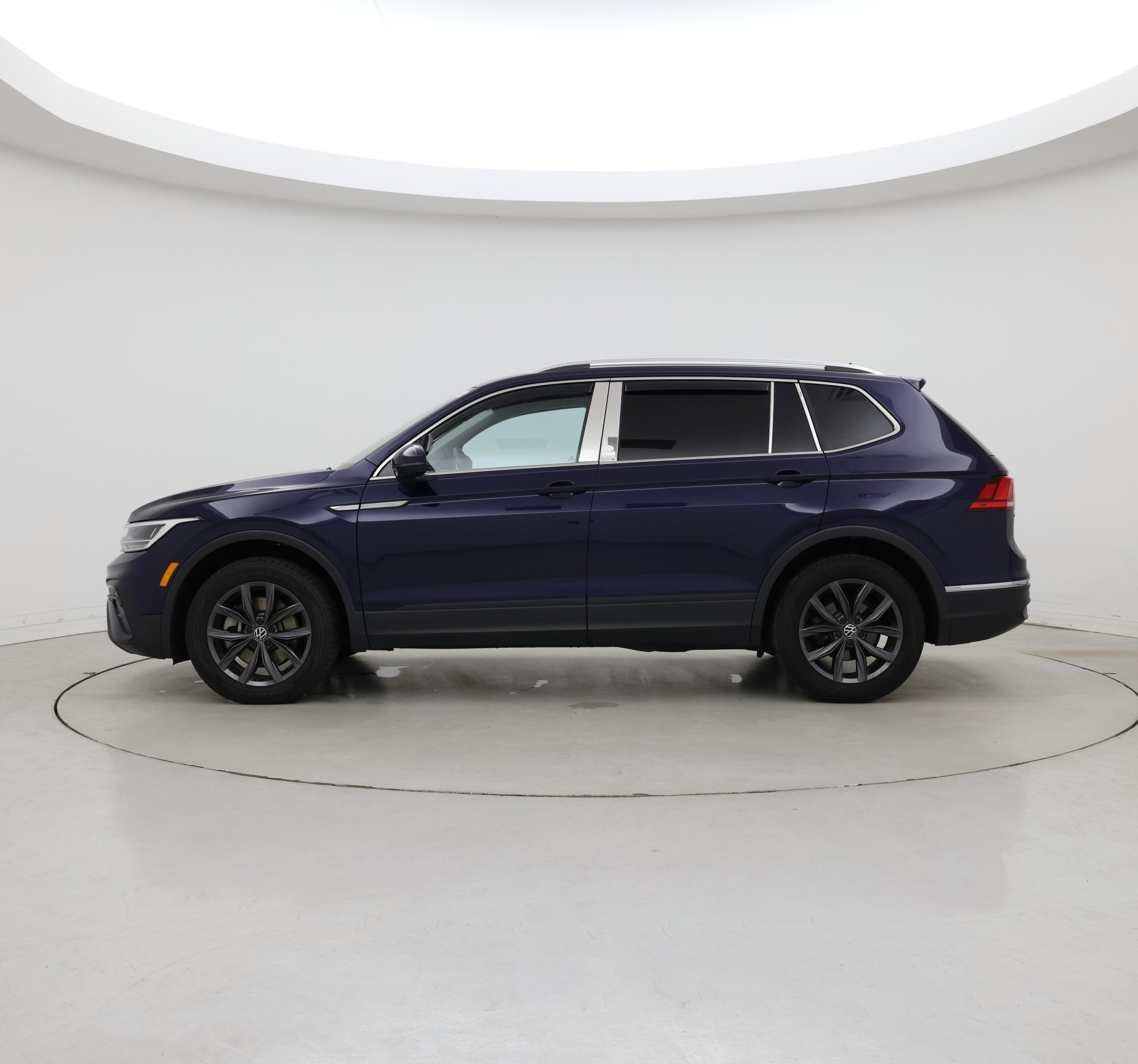 Thumbnail: 2023 Volkswagen Tiguan - 3