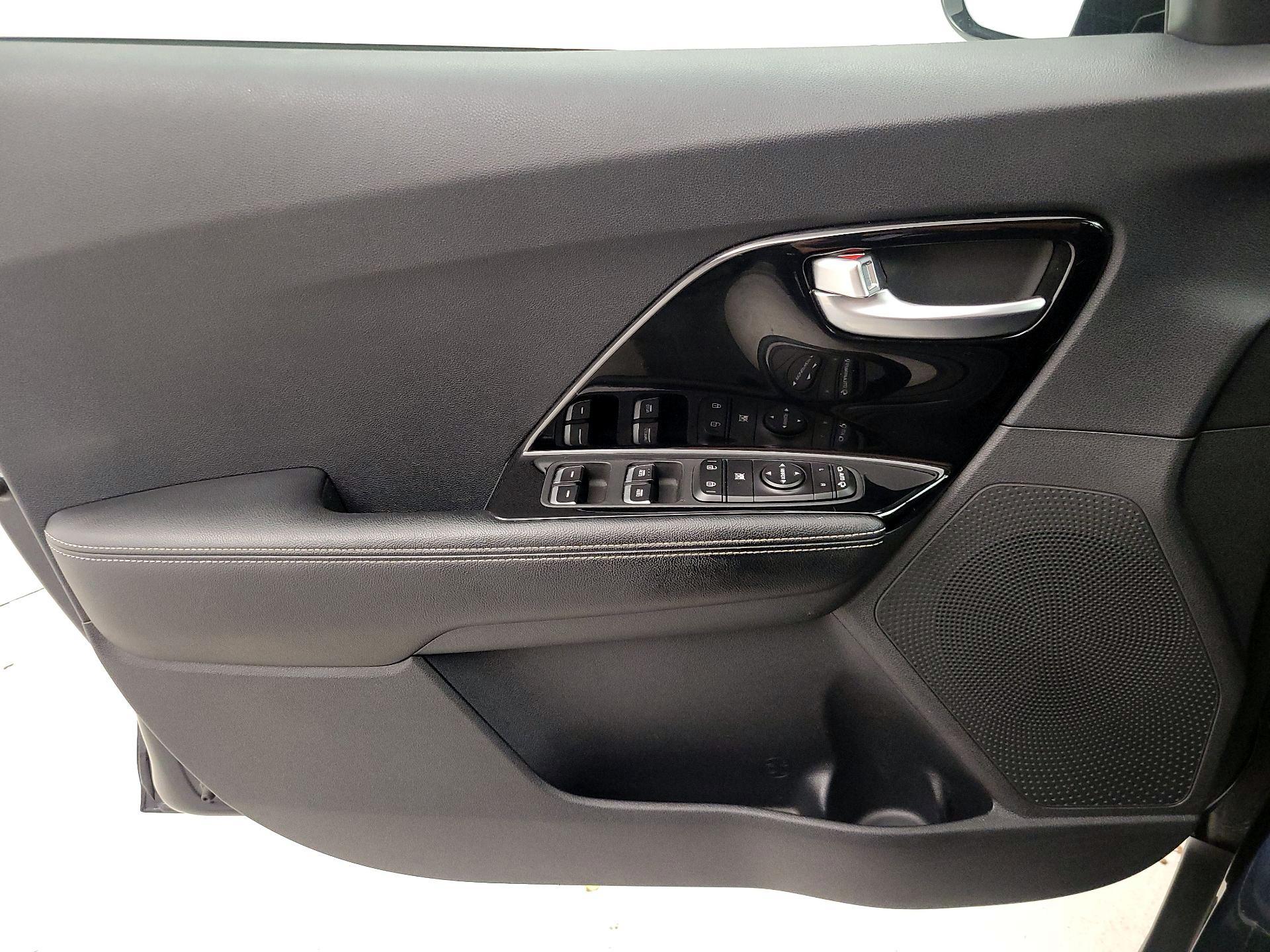 Thumbnail: 2021 Kia Niro - 12