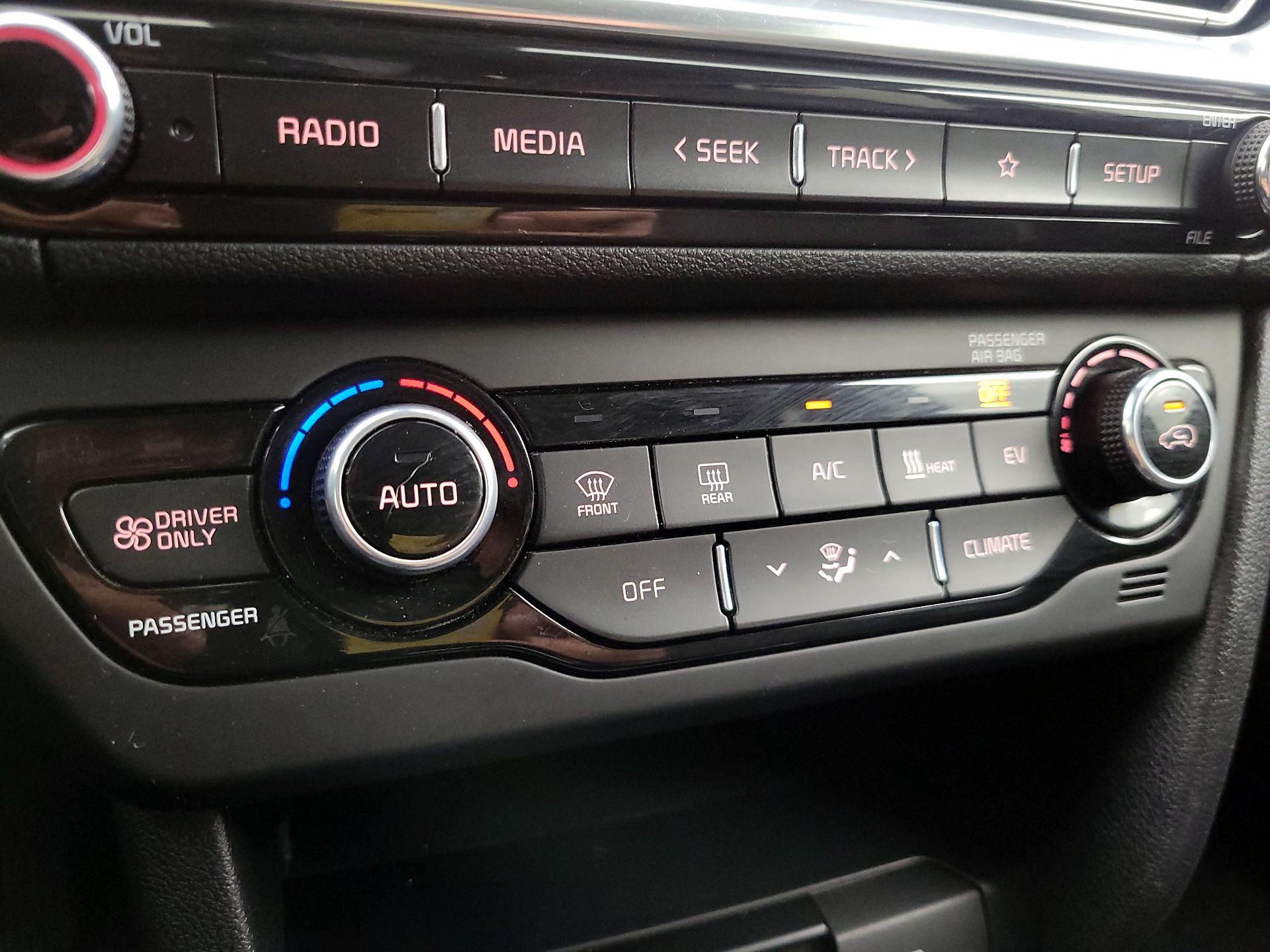 Thumbnail: 2021 Kia Niro - 16