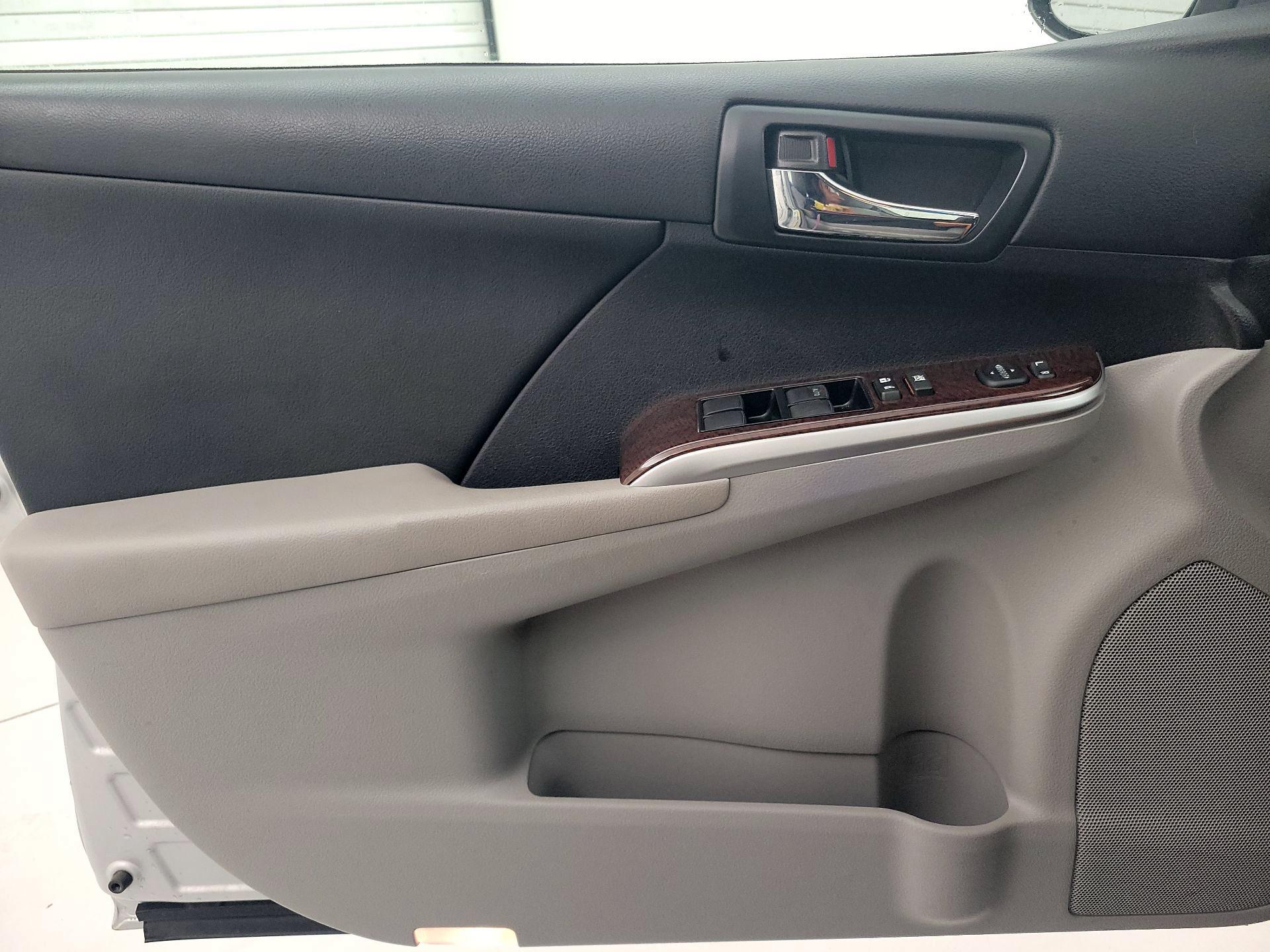 Thumbnail: 2014 Toyota Camry - 12