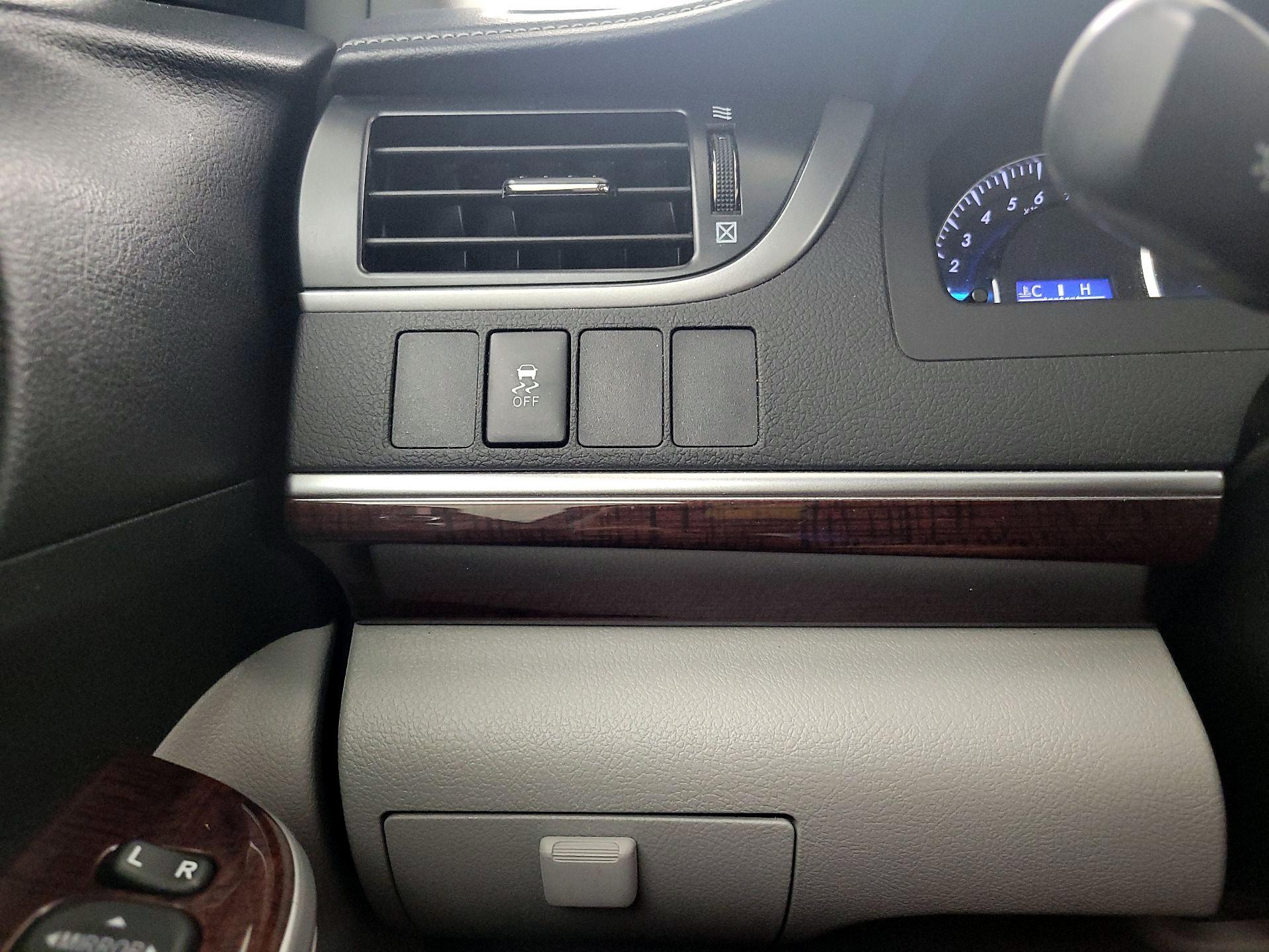 Thumbnail: 2014 Toyota Camry - 13