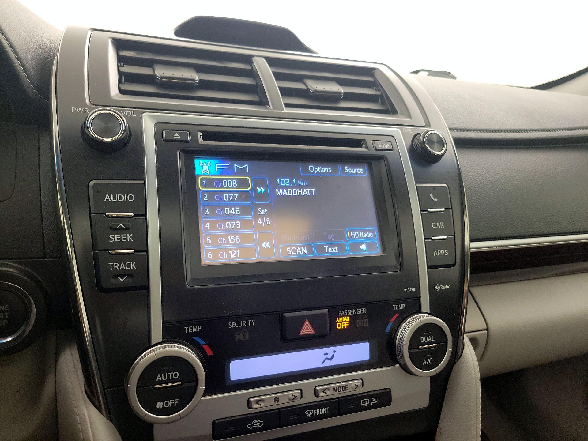 Thumbnail: 2014 Toyota Camry - 16
