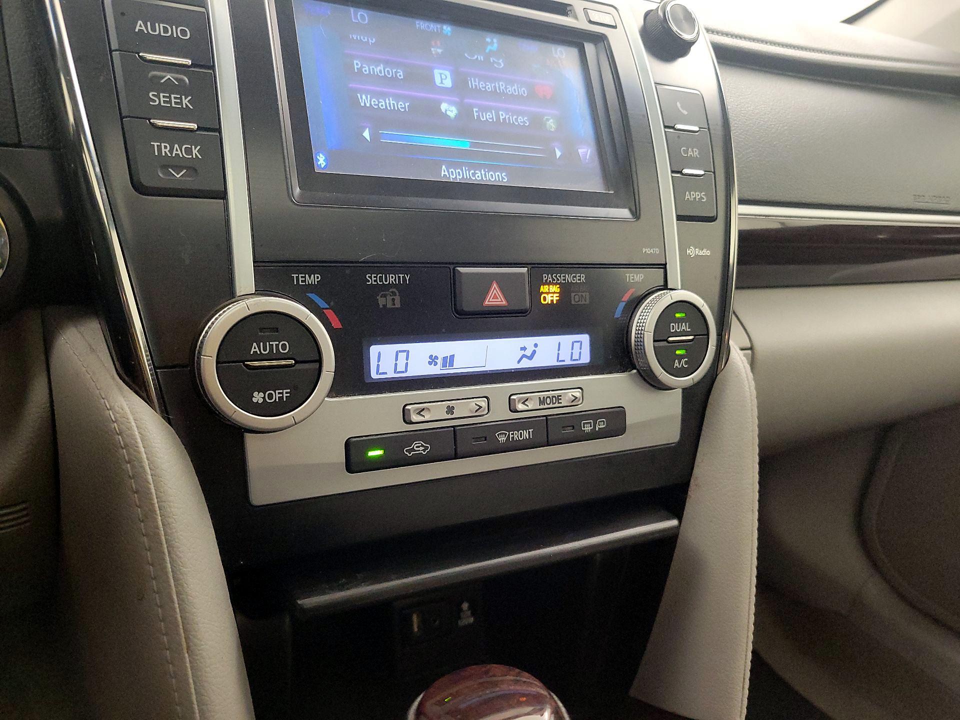 Thumbnail: 2014 Toyota Camry - 17