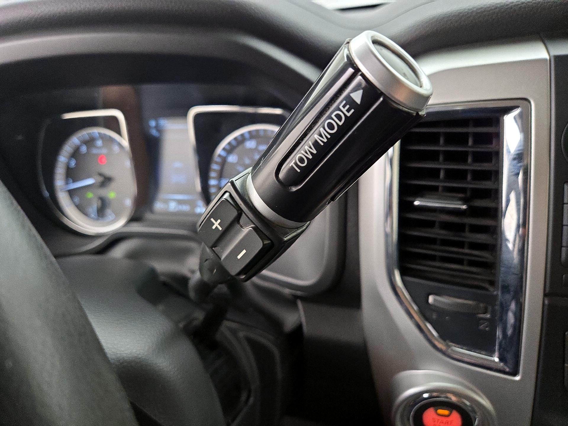 Thumbnail: 2017 Nissan Titan - 18