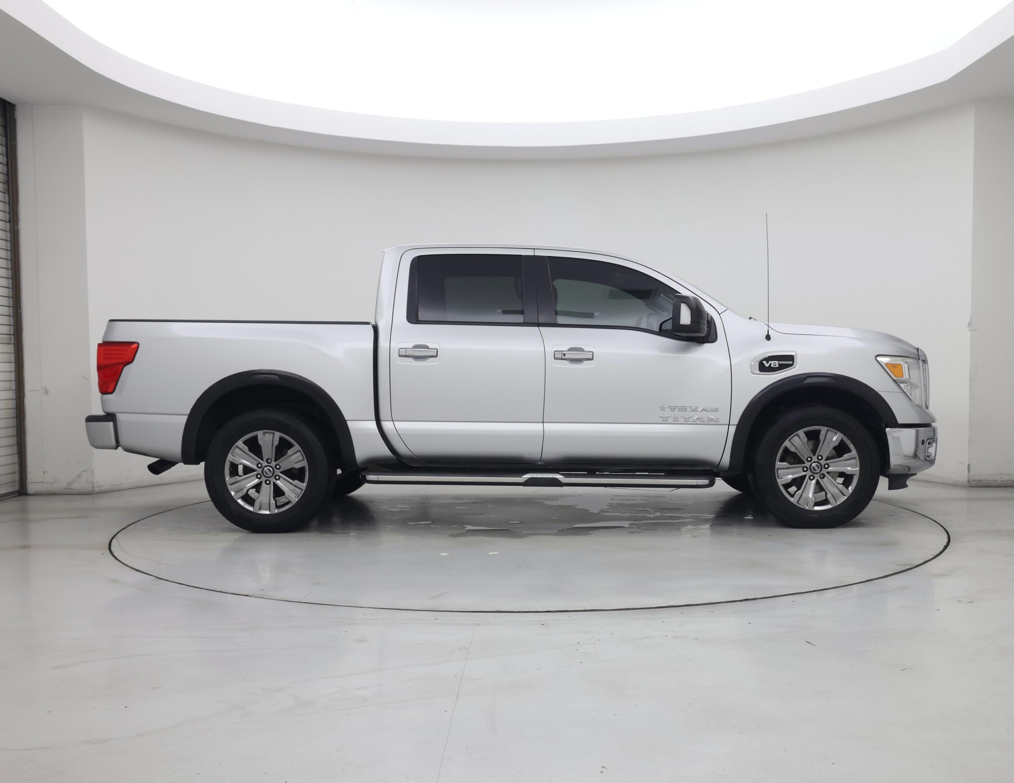 Thumbnail: 2017 Nissan Titan - 7