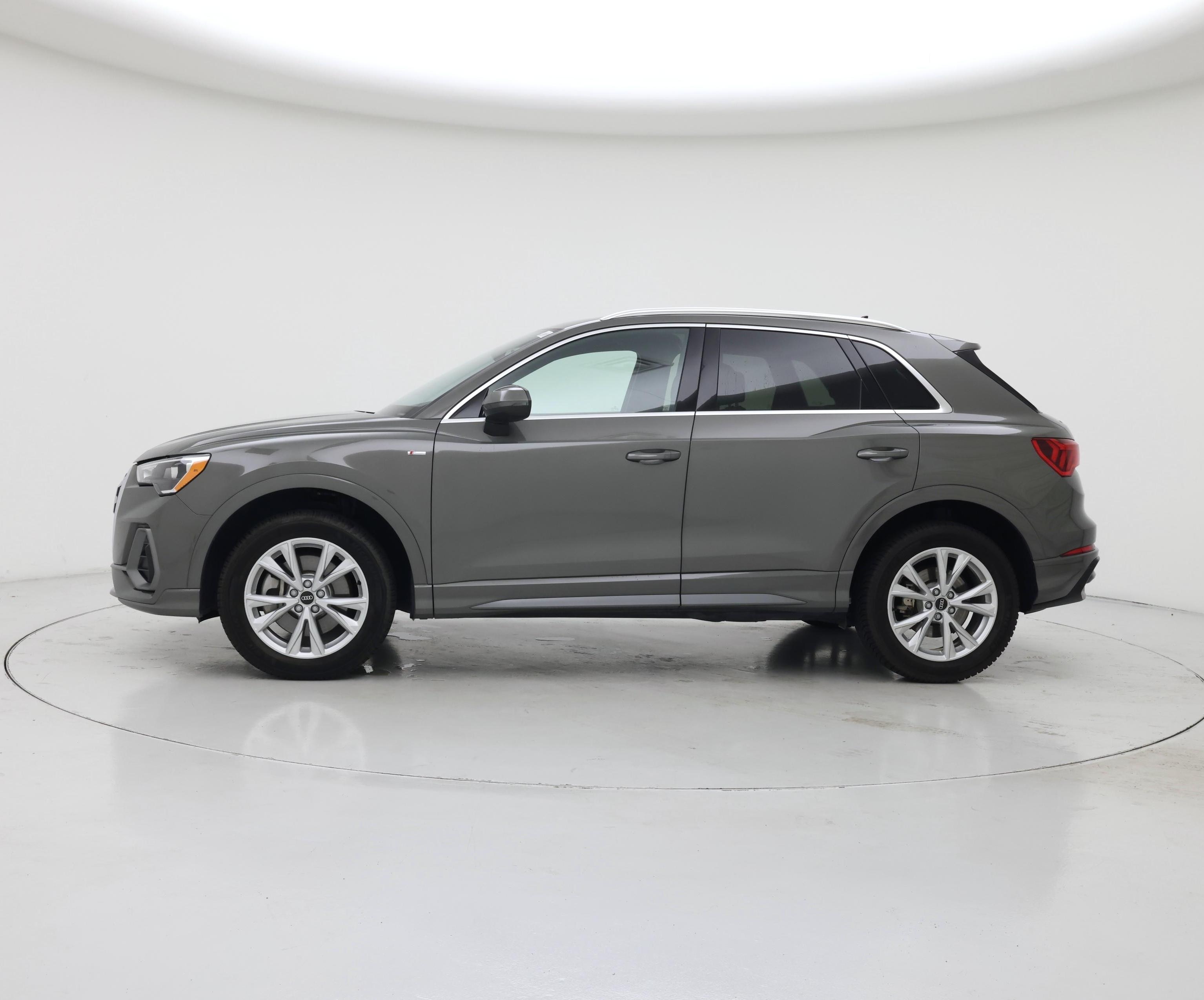 Thumbnail: 2021 Audi Q3 - 3