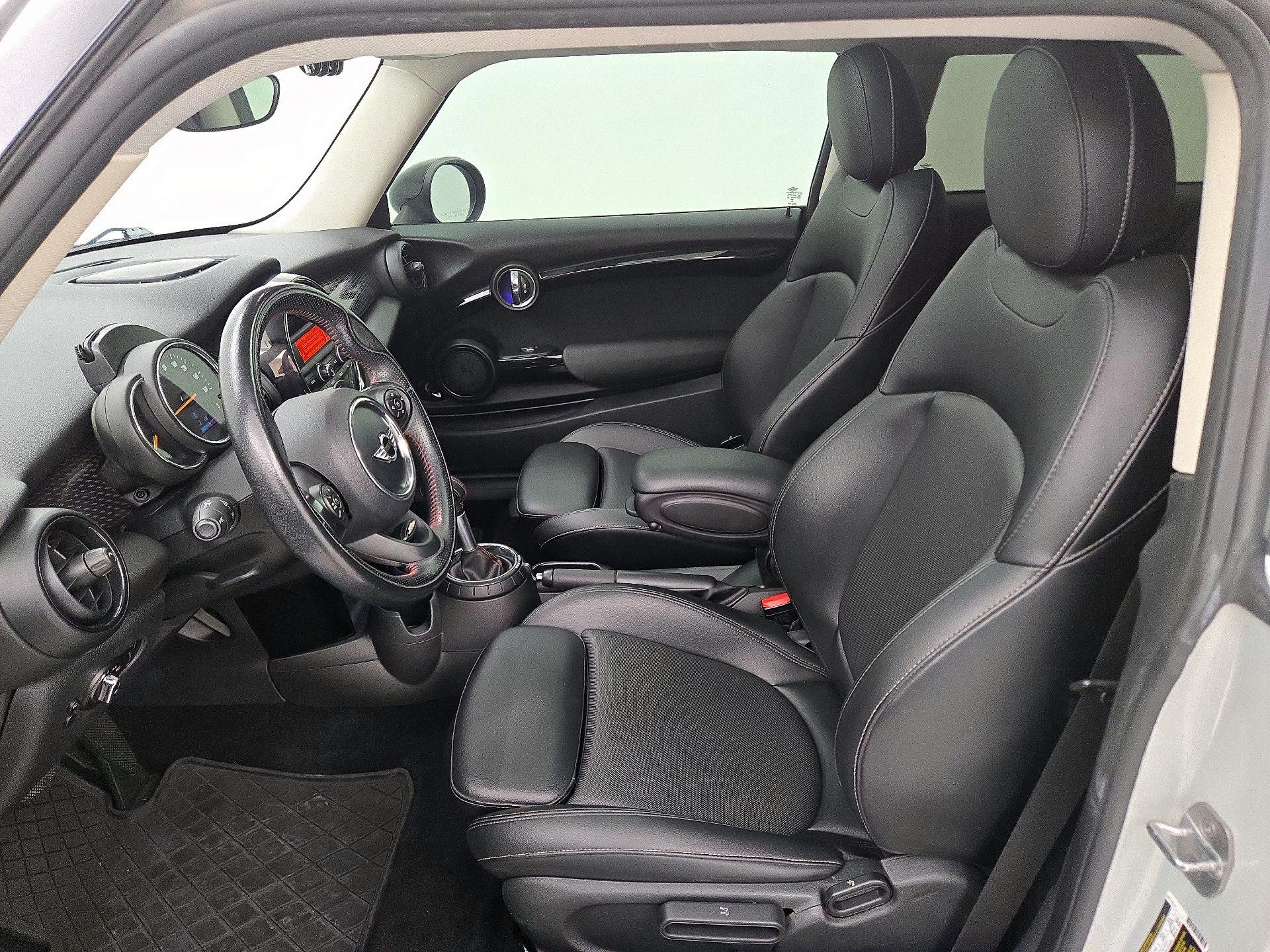 Thumbnail: 2016 MINI Cooper Hardtop - 11
