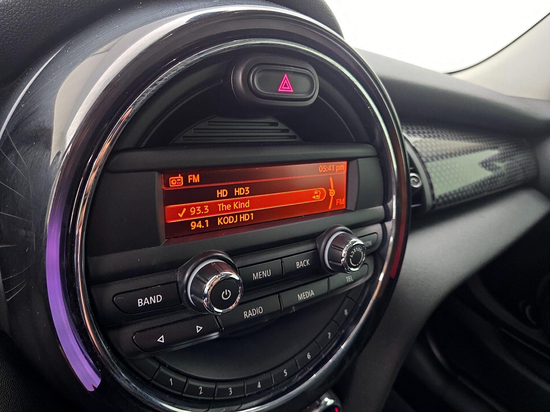 Thumbnail: 2016 MINI Cooper Hardtop - 14