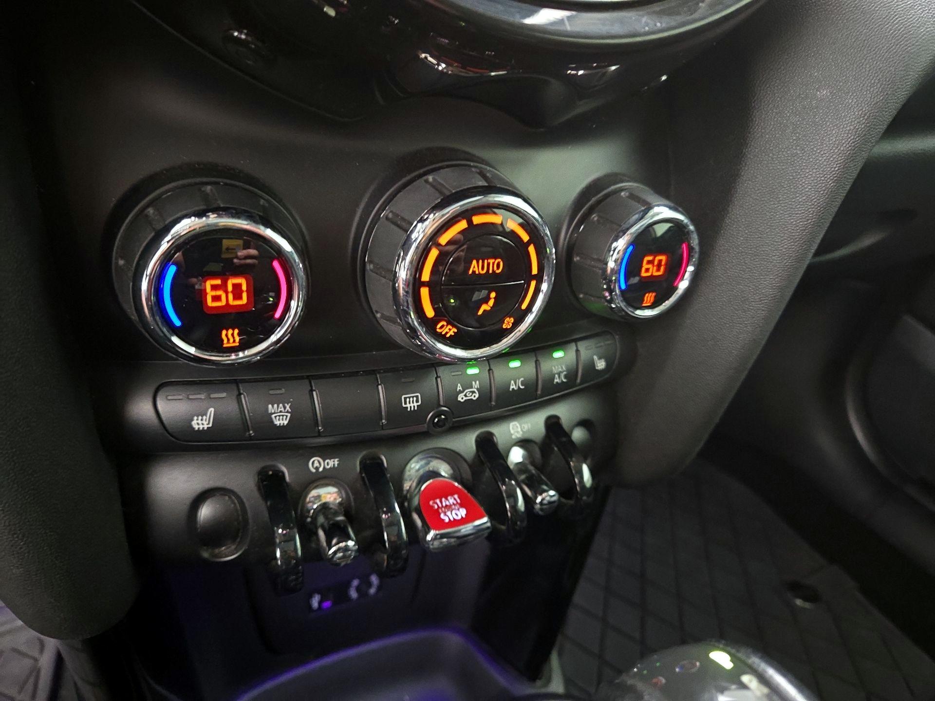 Thumbnail: 2016 MINI Cooper Hardtop - 15