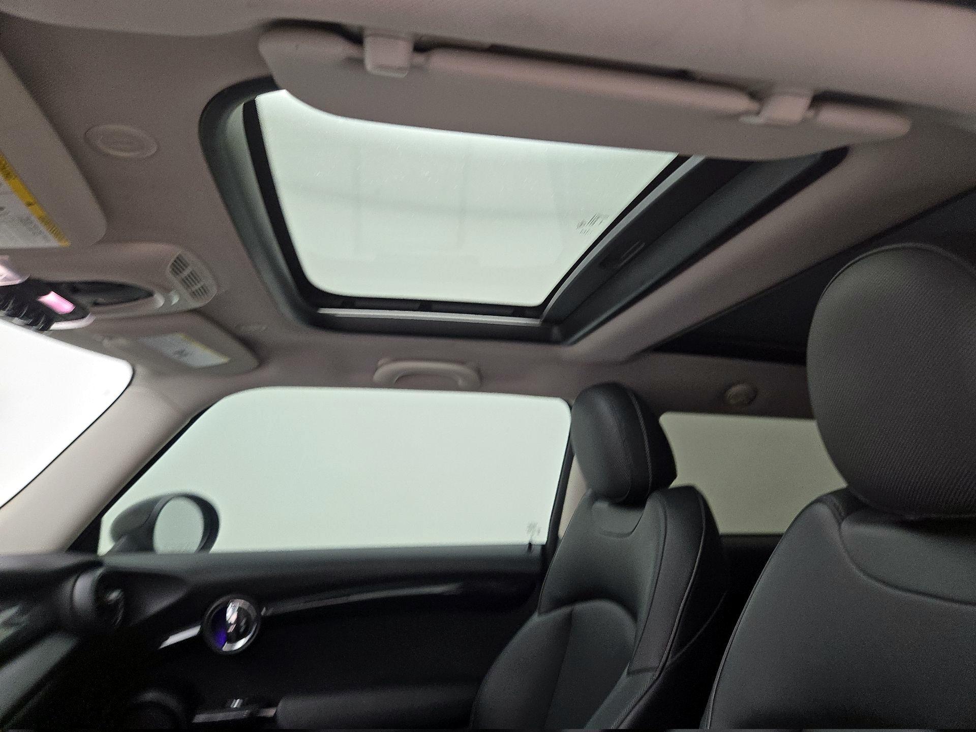 Thumbnail: 2016 MINI Cooper Hardtop - 18