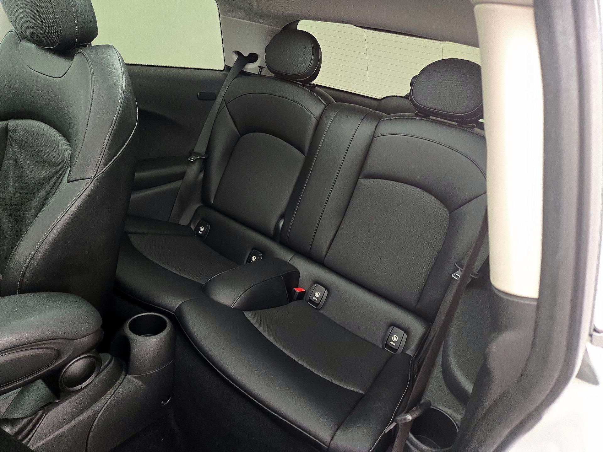 Thumbnail: 2016 MINI Cooper Hardtop - 19