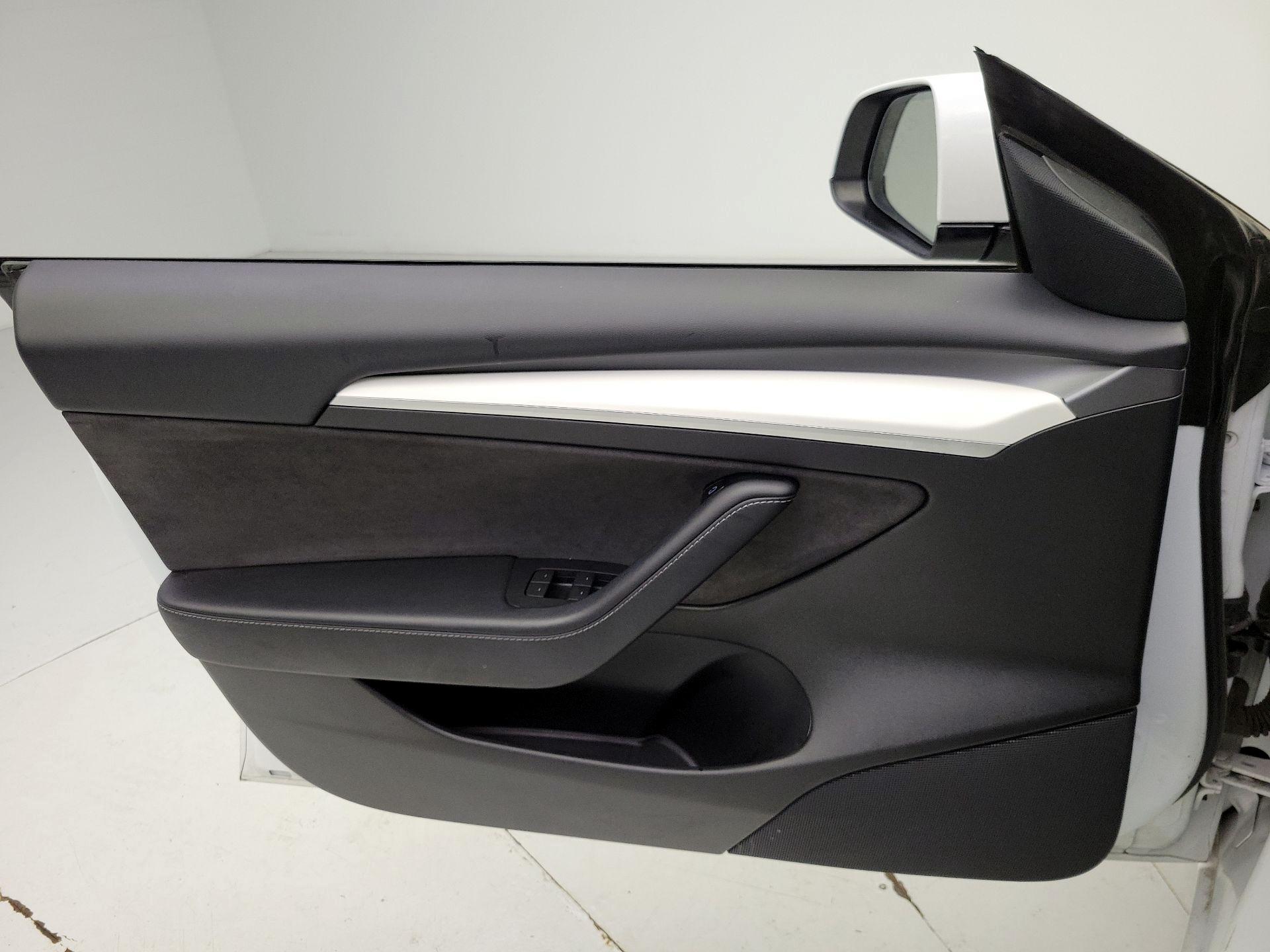 Thumbnail: 2021 Tesla Model 3 - 12
