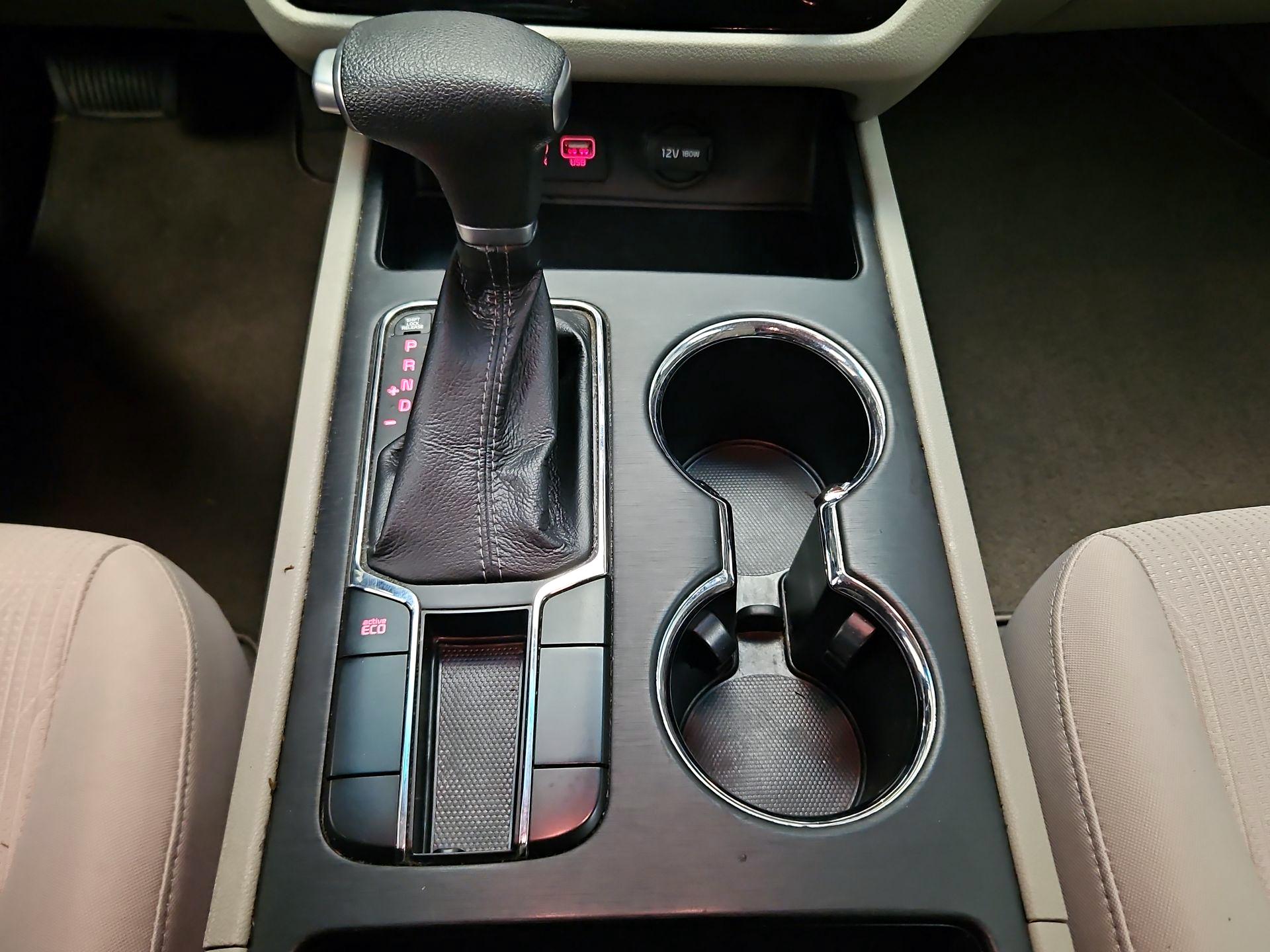 Thumbnail: 2020 Kia Sedona - 17