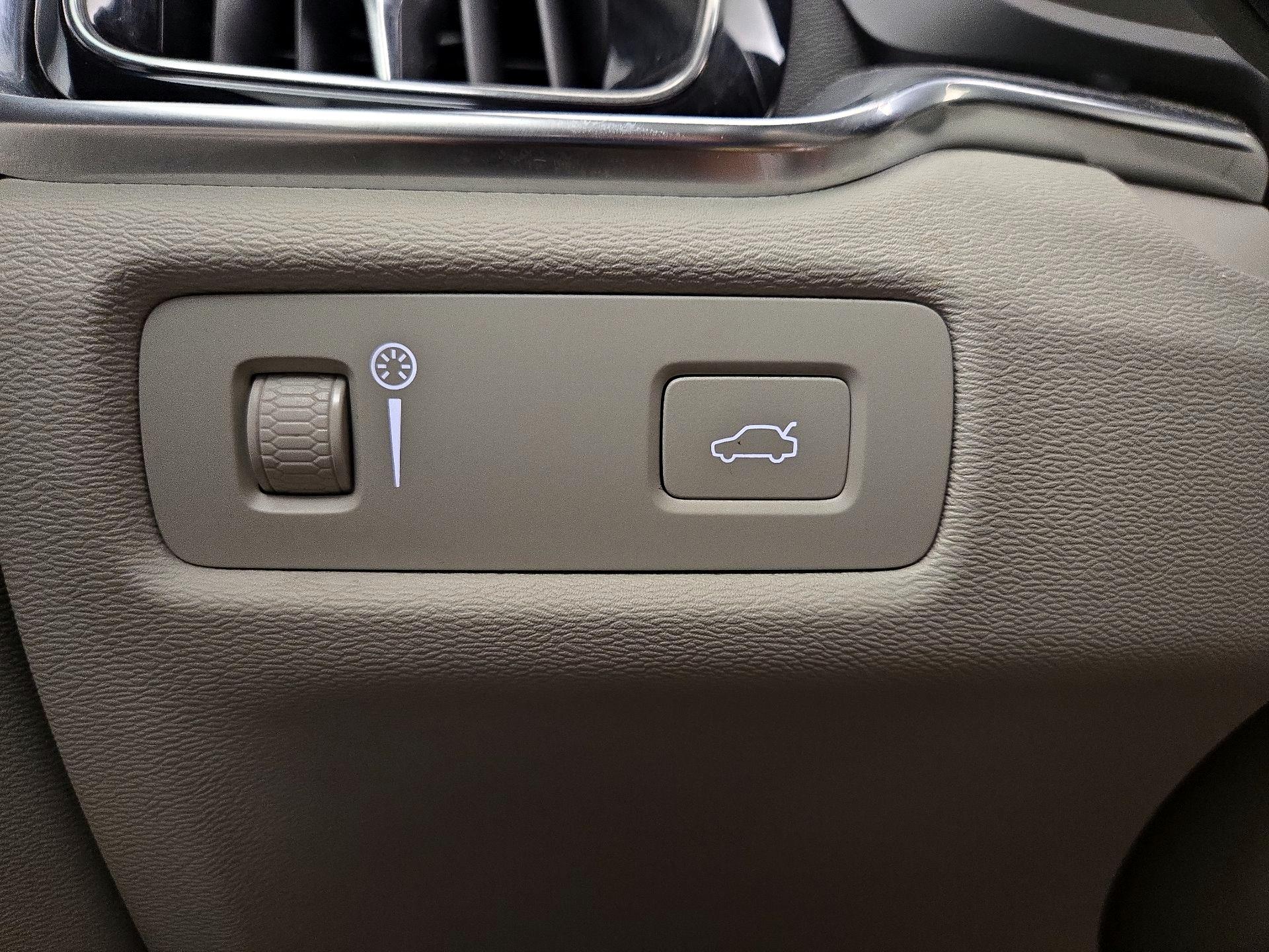 Thumbnail: 2019 Volvo S60 - 13
