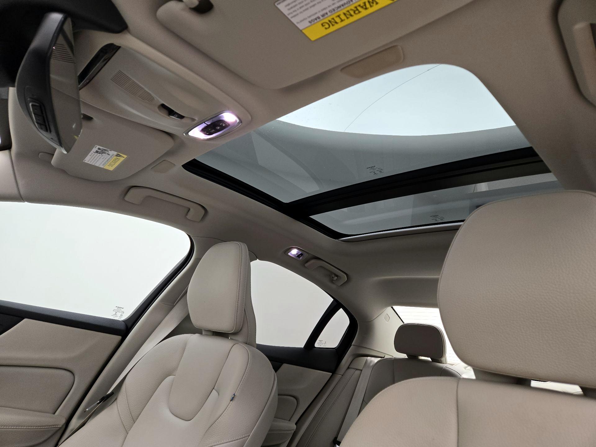 Thumbnail: 2019 Volvo S60 - 19