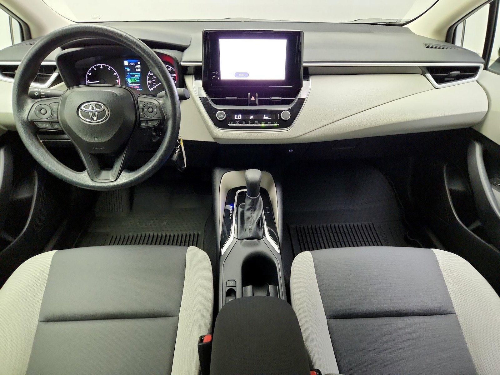 2025 Toyota Corolla LE - Photo 8