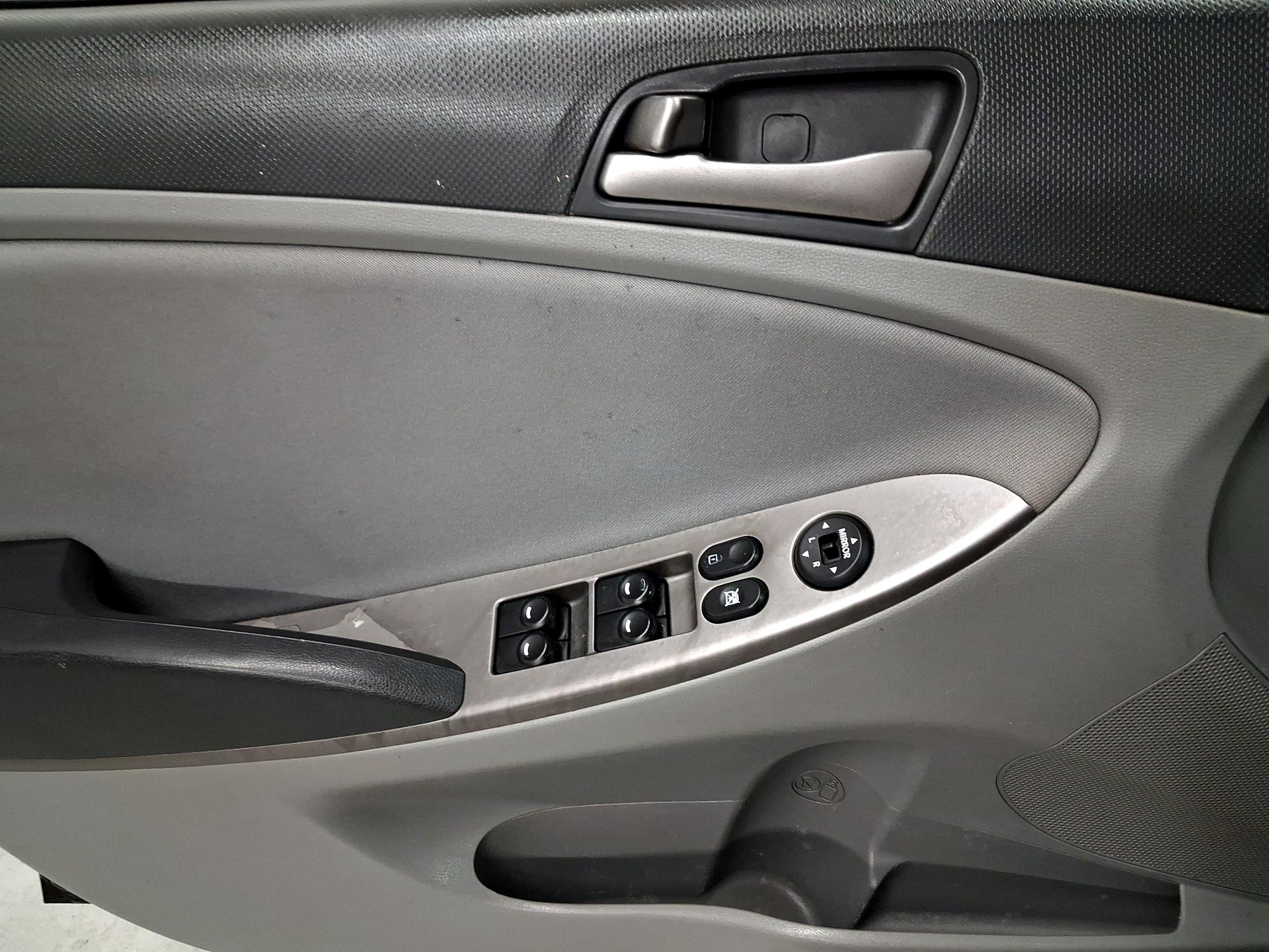 Thumbnail: 2017 Hyundai Accent - 10