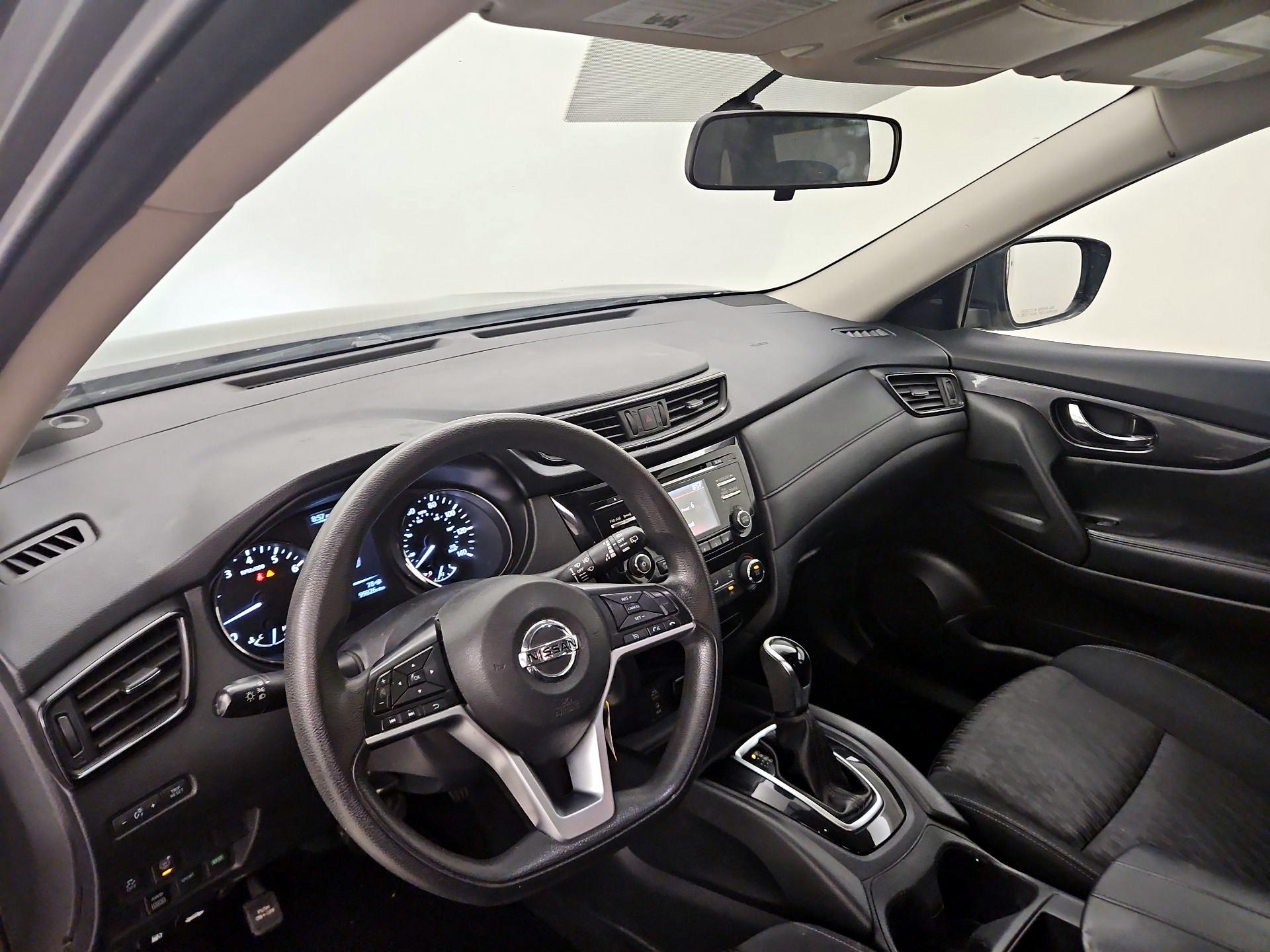 Thumbnail: 2017 Nissan Rogue - 9