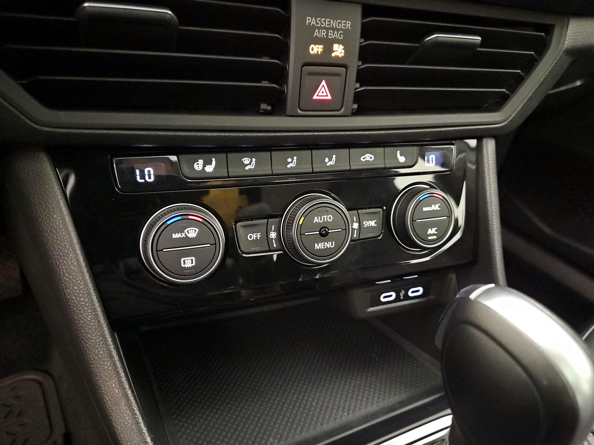 Thumbnail: 2021 Volkswagen Jetta - 16