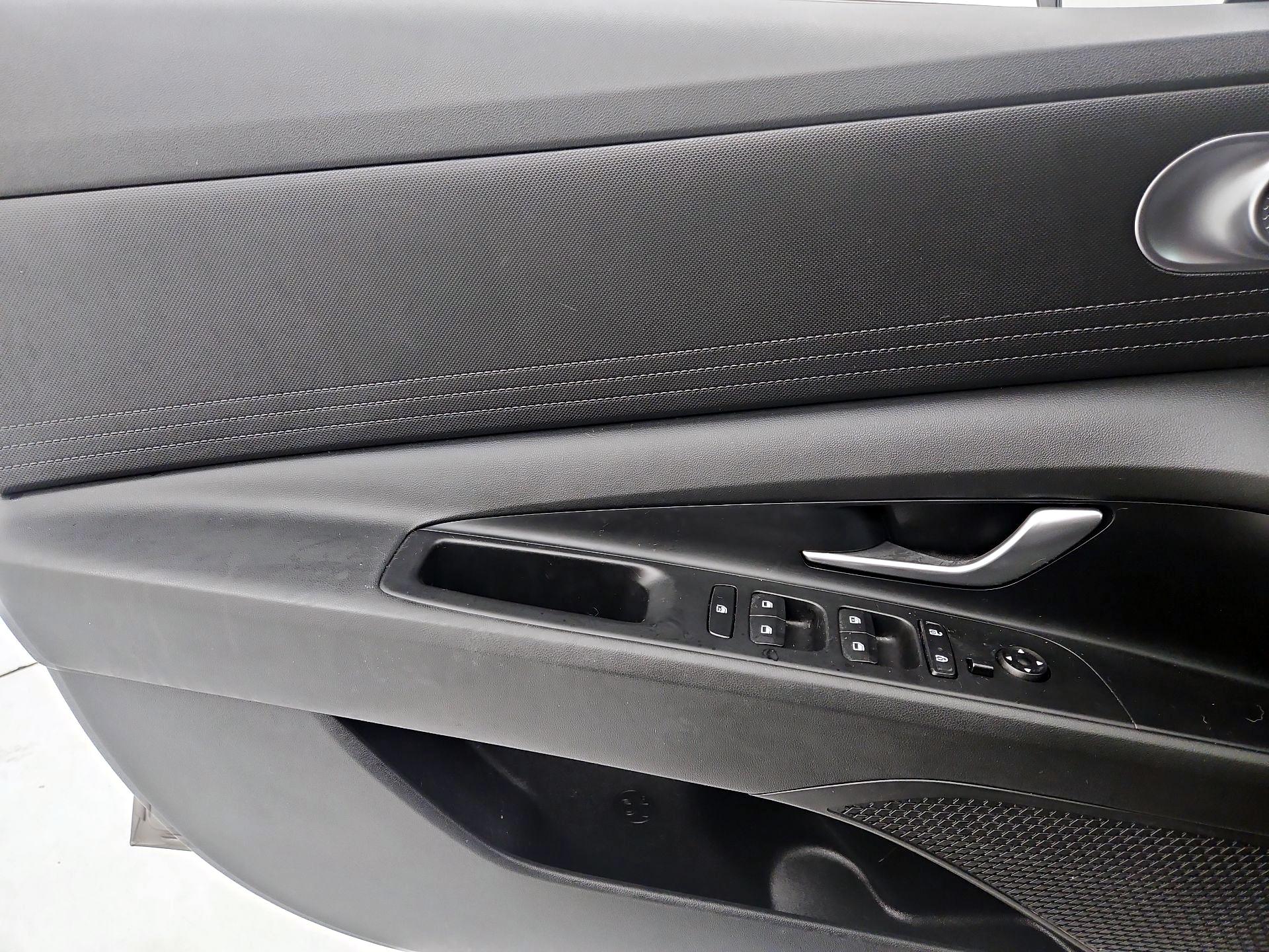Thumbnail: 2022 Hyundai Elantra - 12