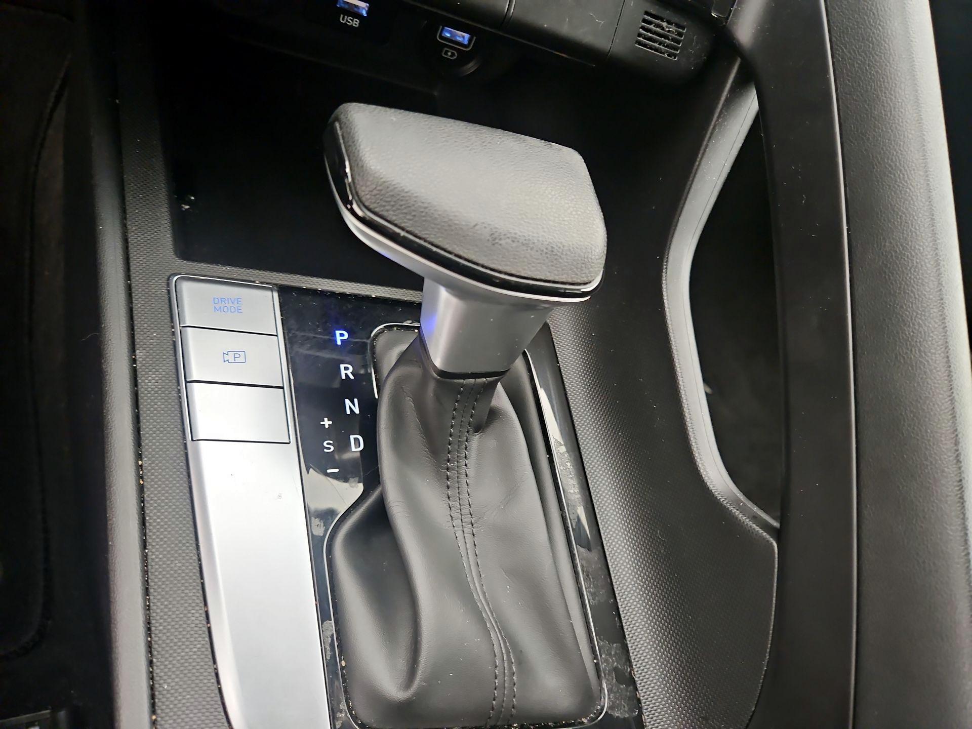 Thumbnail: 2022 Hyundai Elantra - 17