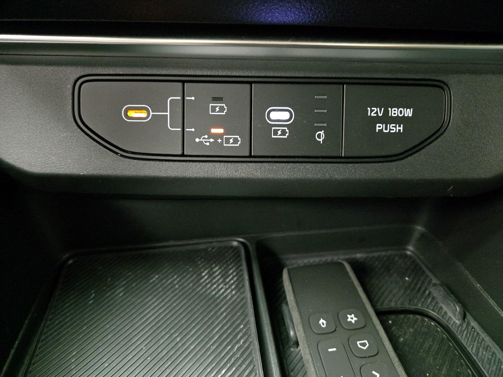 2025 Kia Carnival SX Prestige - Photo 20
