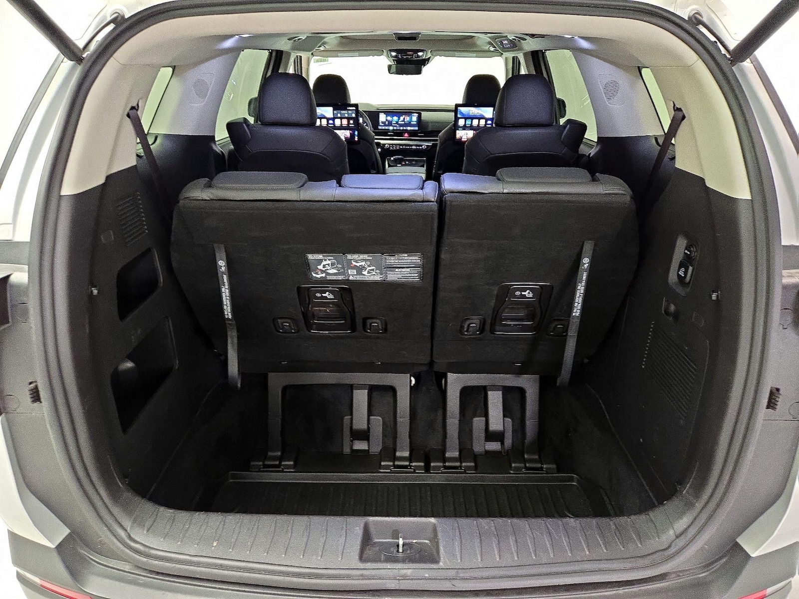 2025 Kia Carnival SX Prestige - Photo 24