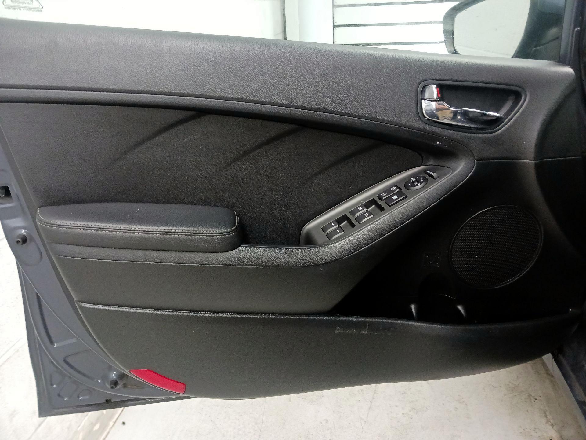Thumbnail: 2015 Kia Forte - 10