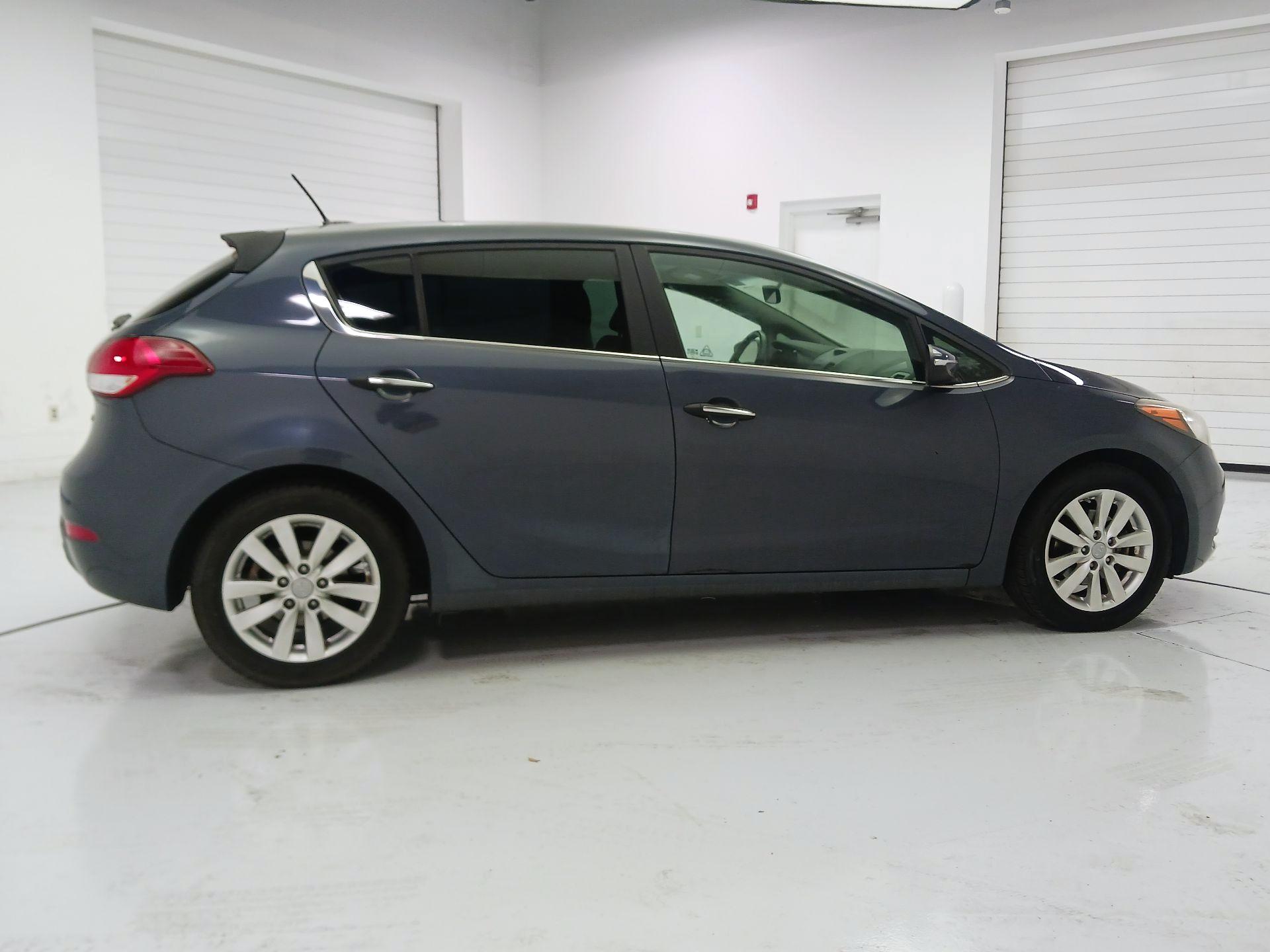 Thumbnail: 2015 Kia Forte - 4