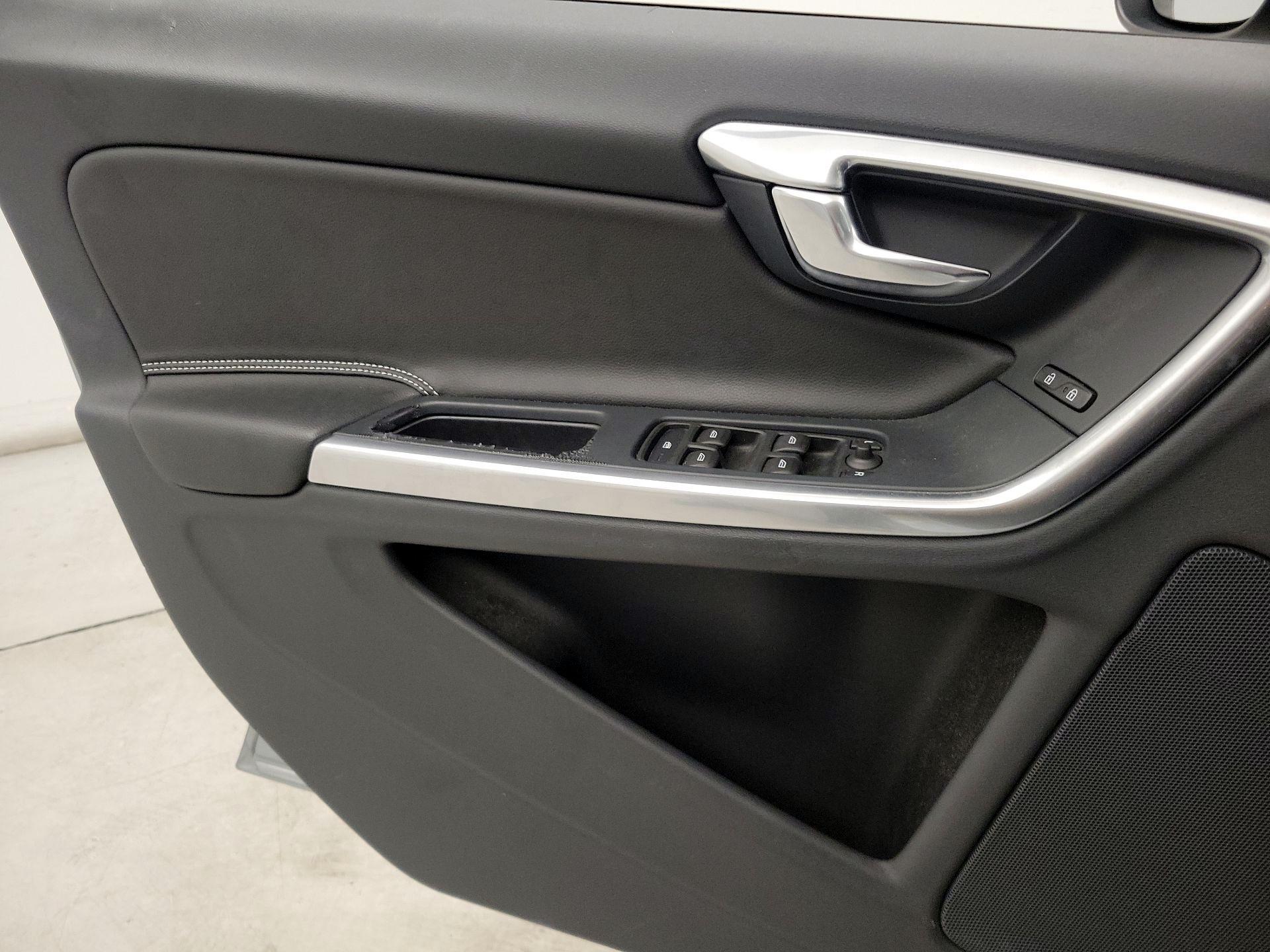 Thumbnail: 2018 Volvo S60 - 12
