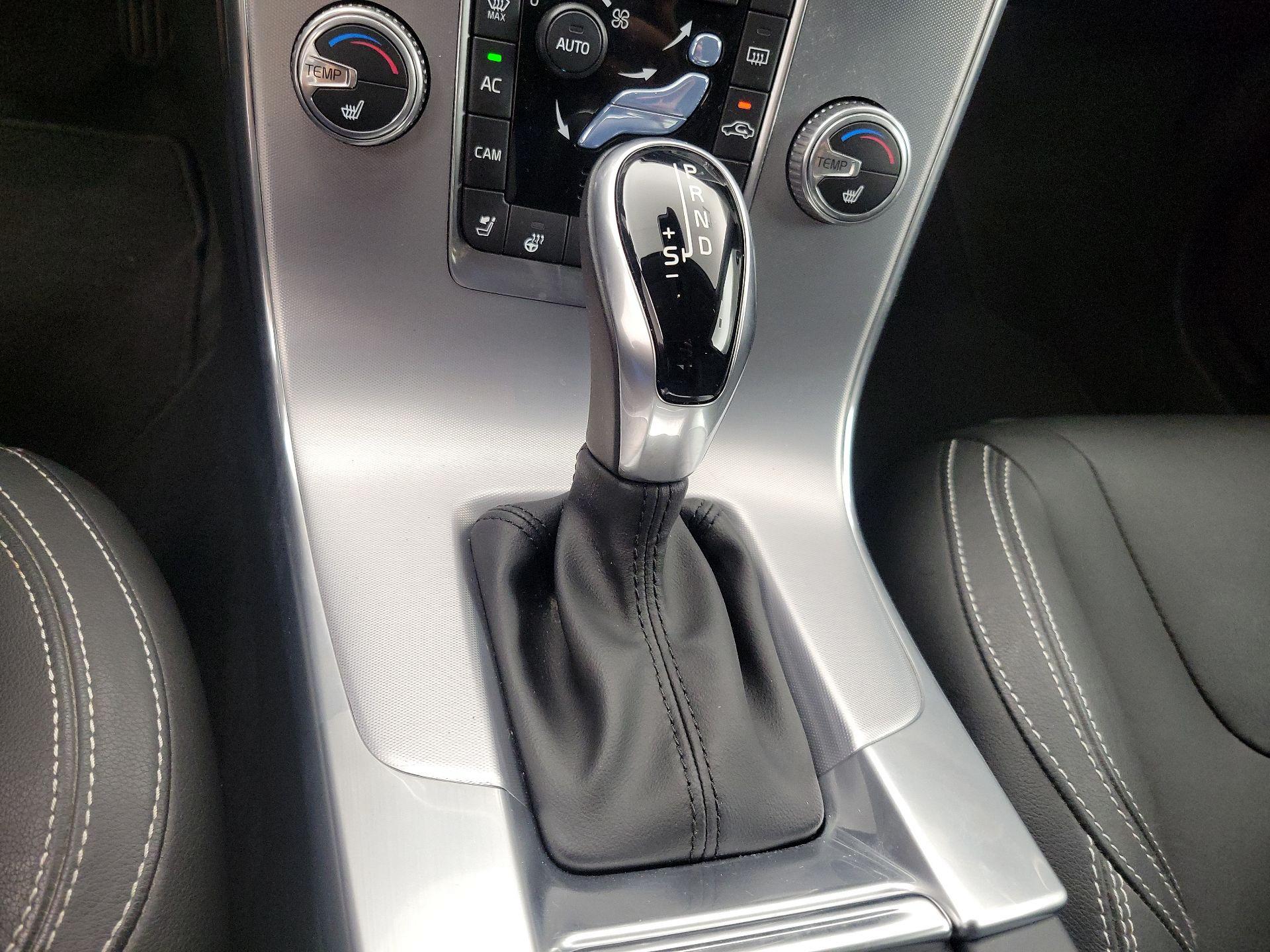 Thumbnail: 2018 Volvo S60 - 17