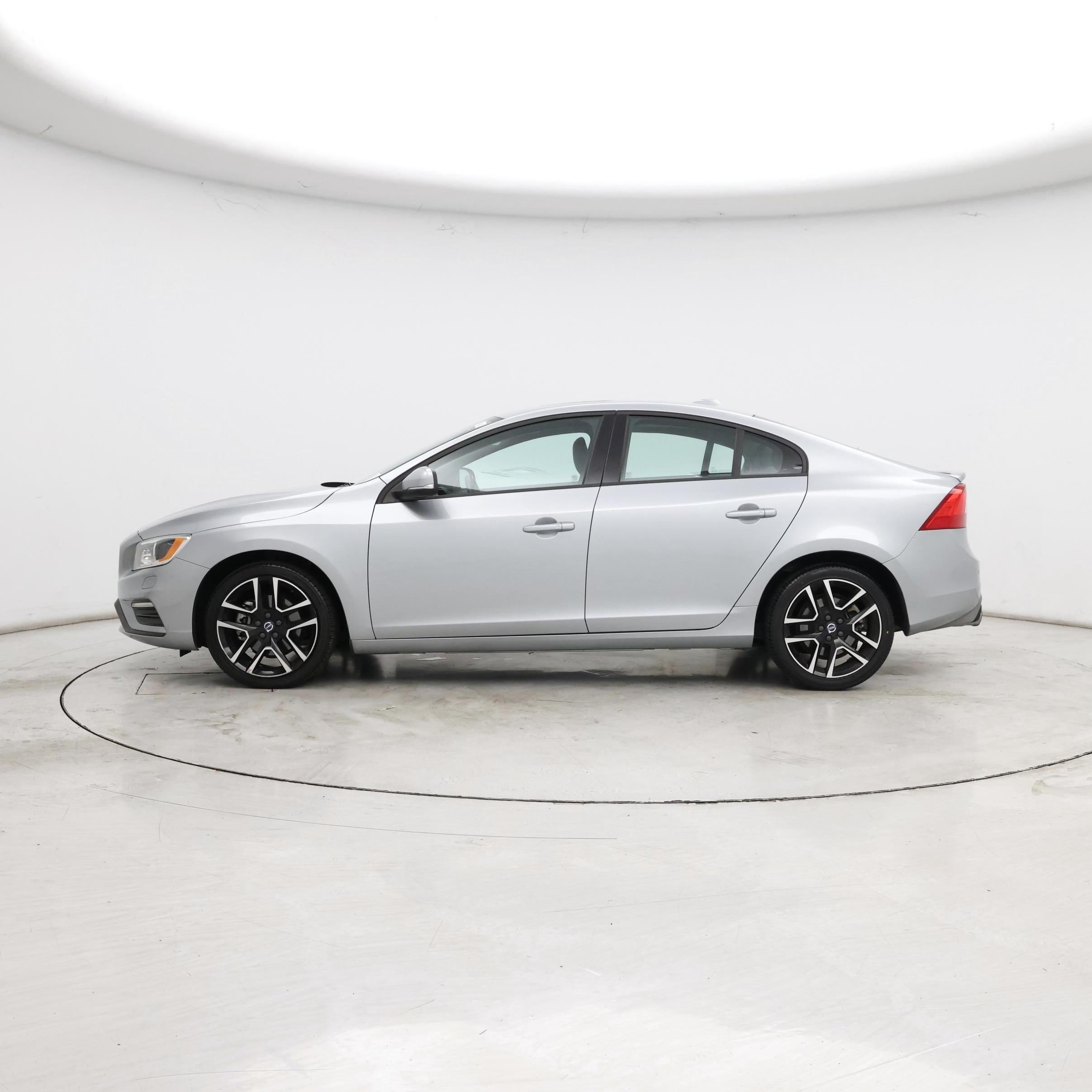 Thumbnail: 2018 Volvo S60 - 3