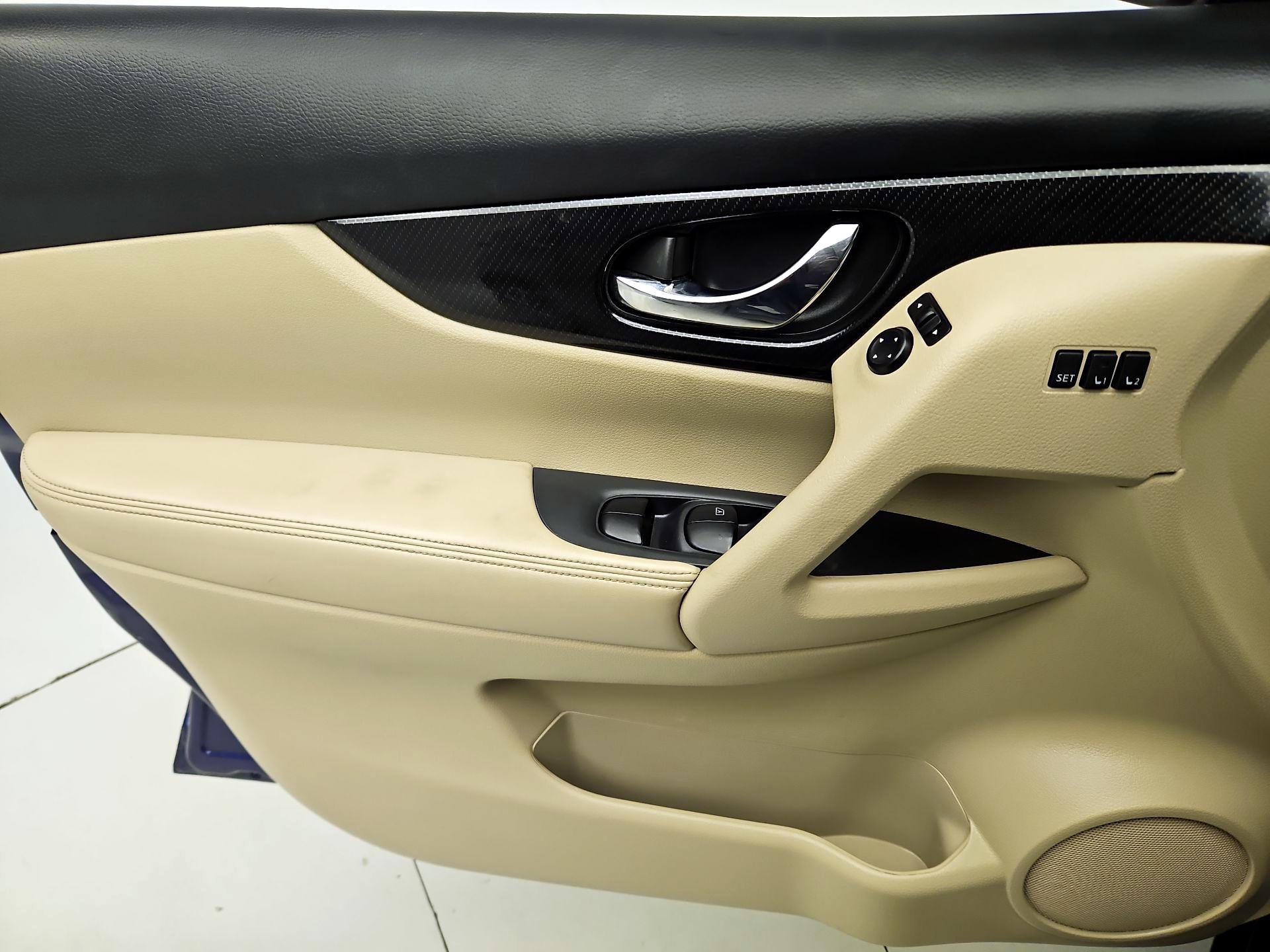 Thumbnail: 2019 Nissan Rogue - 12
