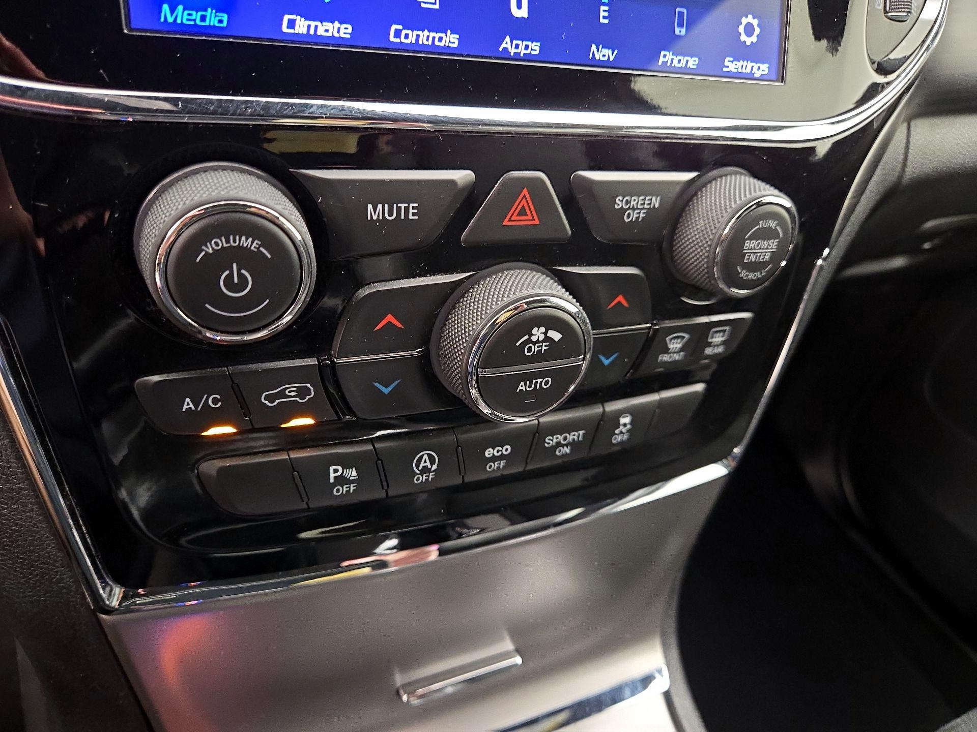 Thumbnail: 2019 Jeep Grand Cherokee - 17
