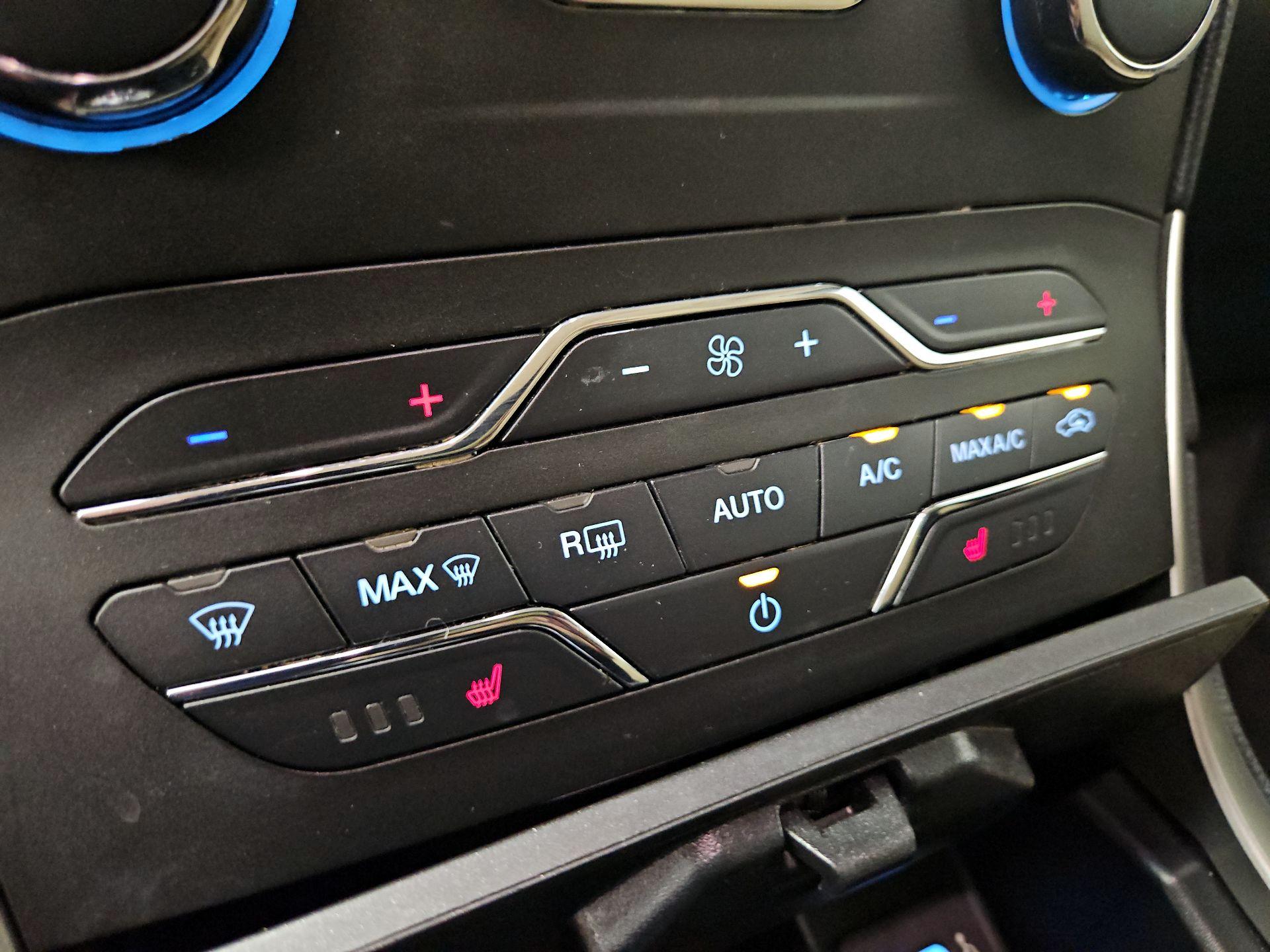 Thumbnail: 2020 Ford Edge - 16
