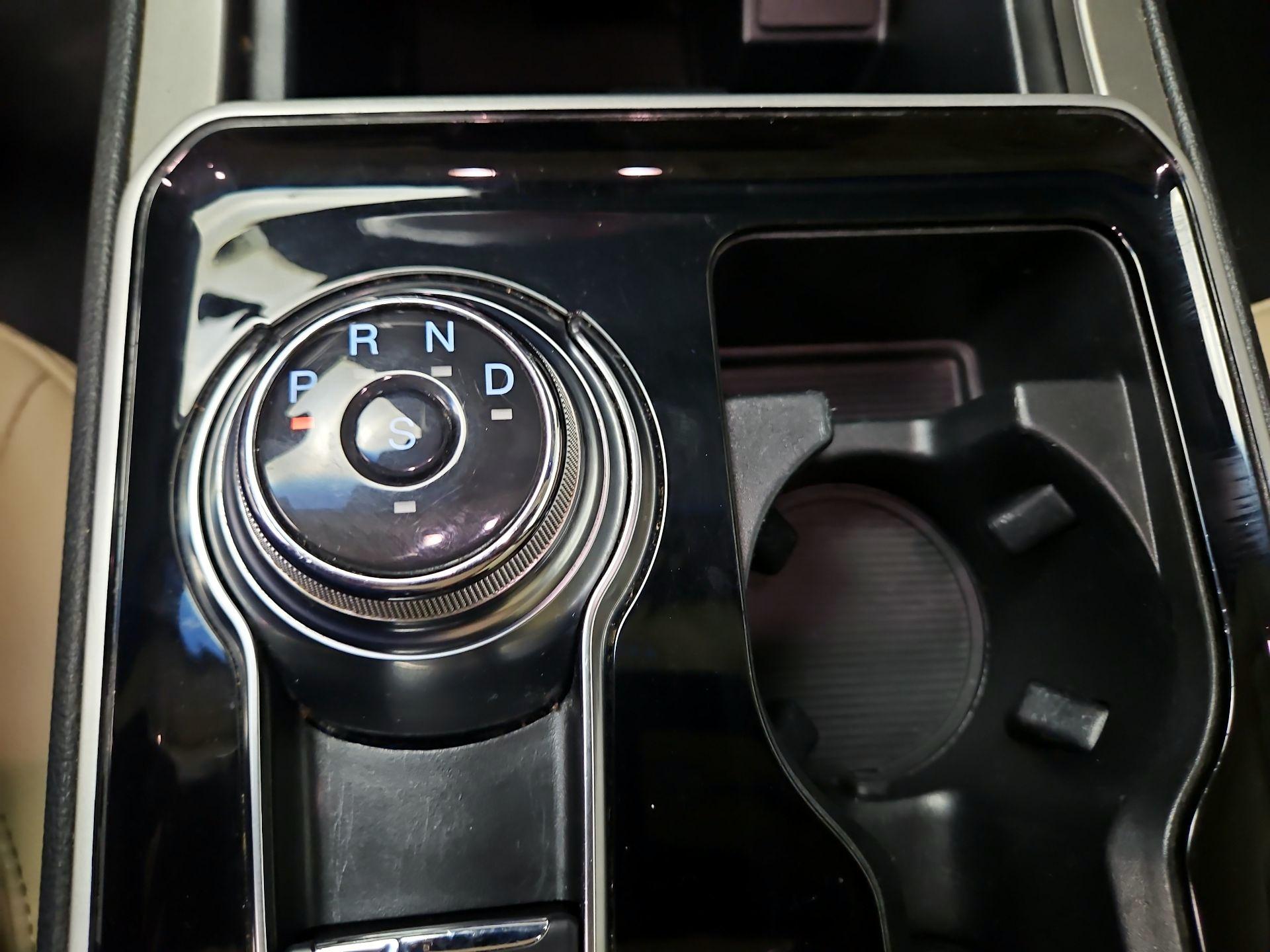Thumbnail: 2020 Ford Edge - 17
