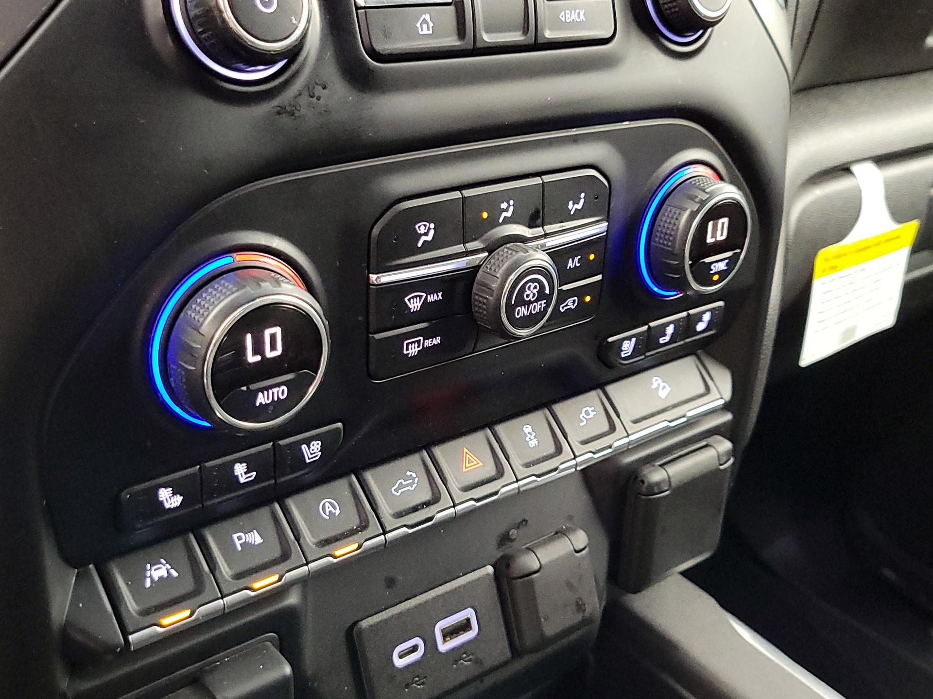 Thumbnail: 2019 Chevrolet Silverado 1500 - 16