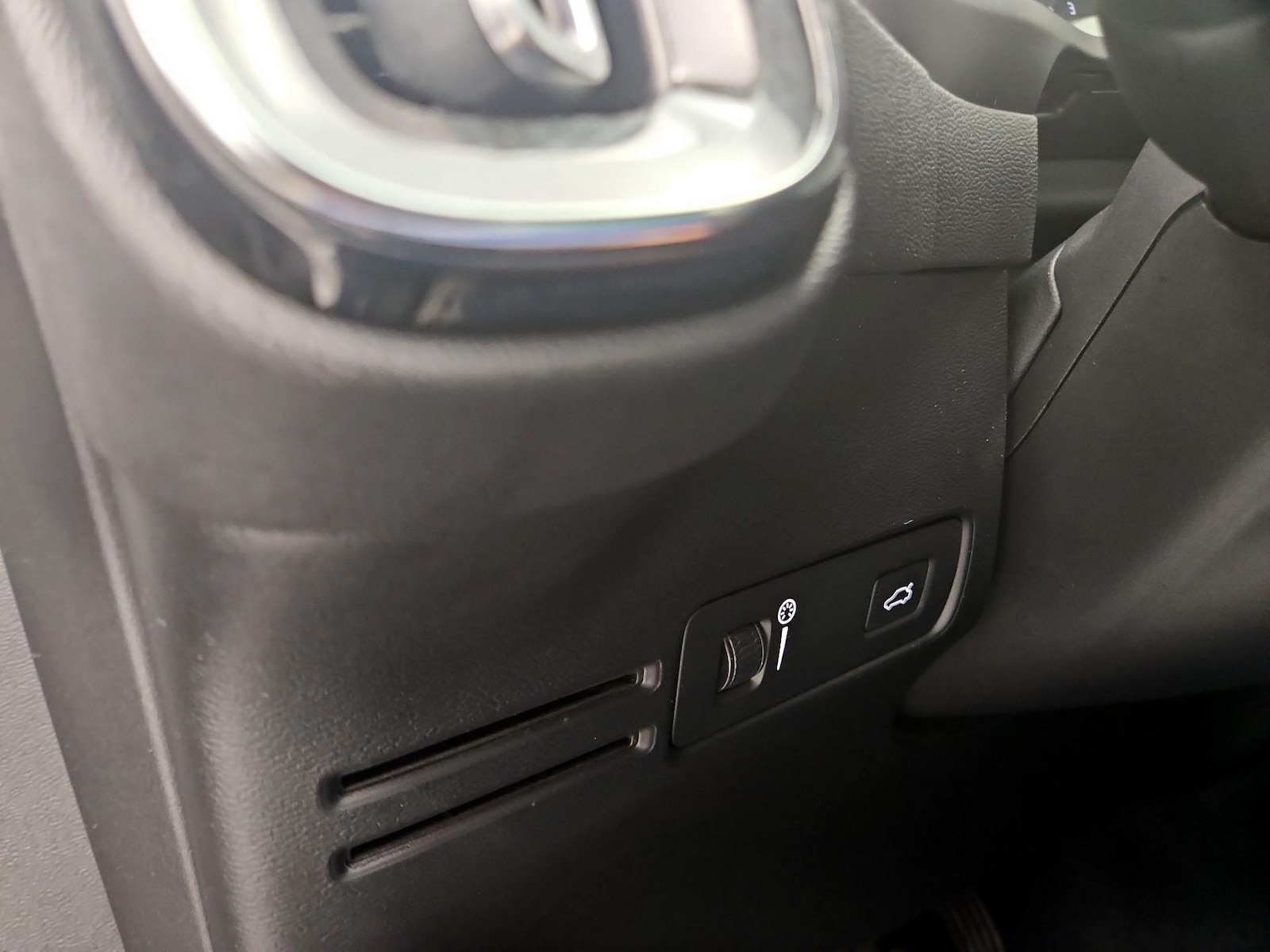 2020 Volvo XC40 Momentum - Photo 14