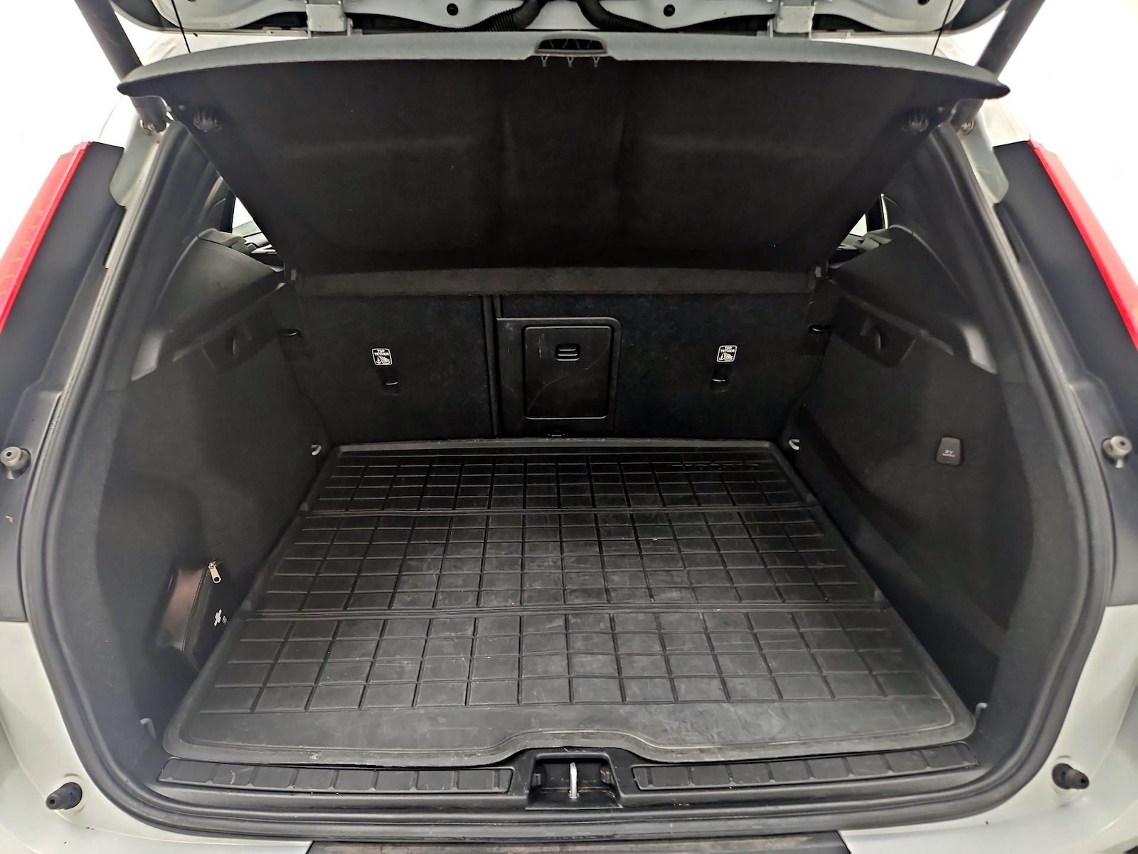 2020 Volvo XC40 Momentum - Photo 23