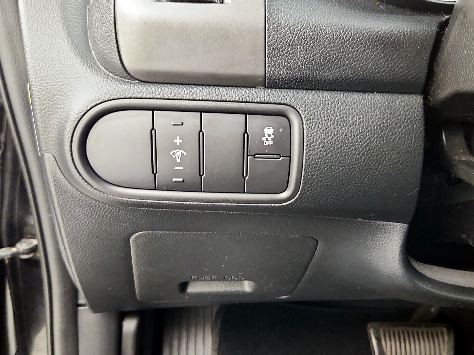 Thumbnail: 2017 Kia Forte - 13