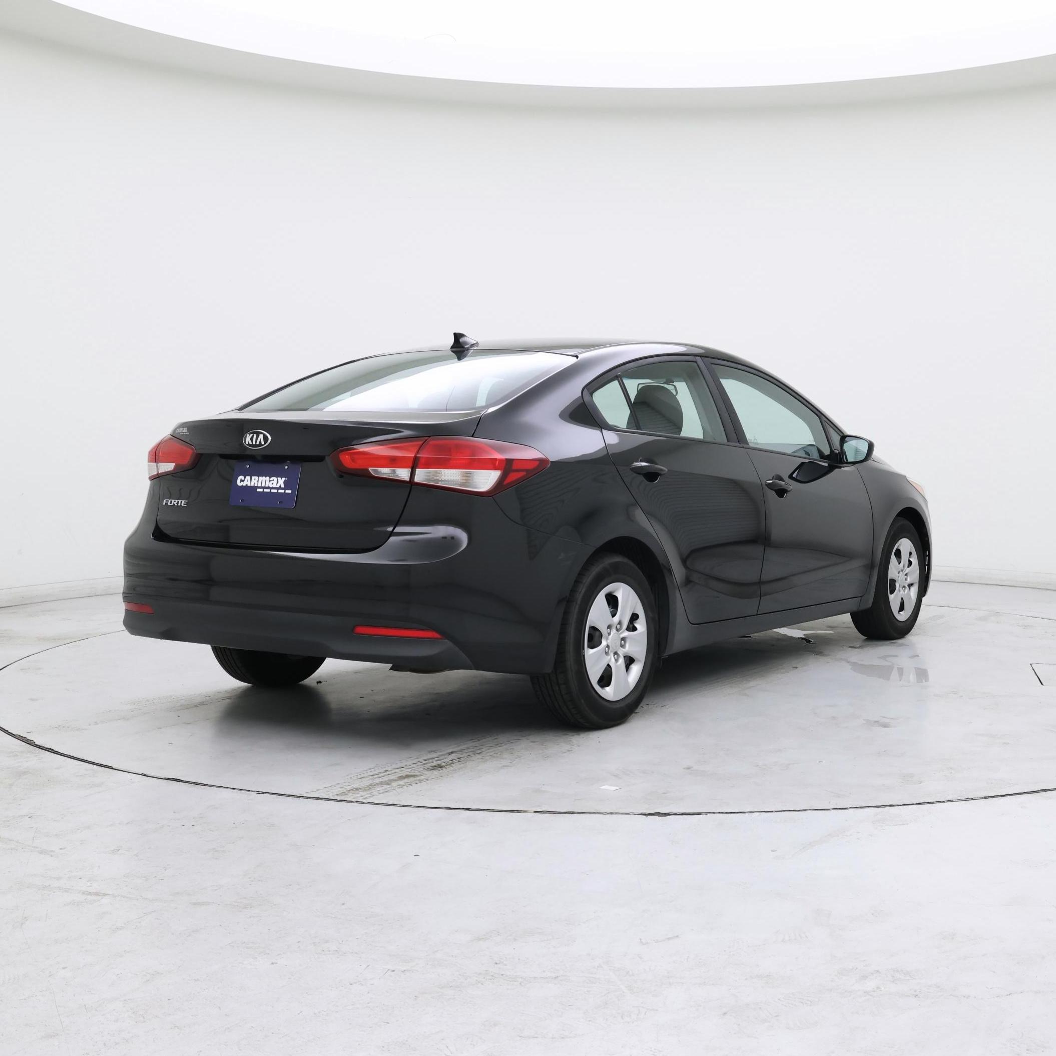 Thumbnail: 2017 Kia Forte - 8