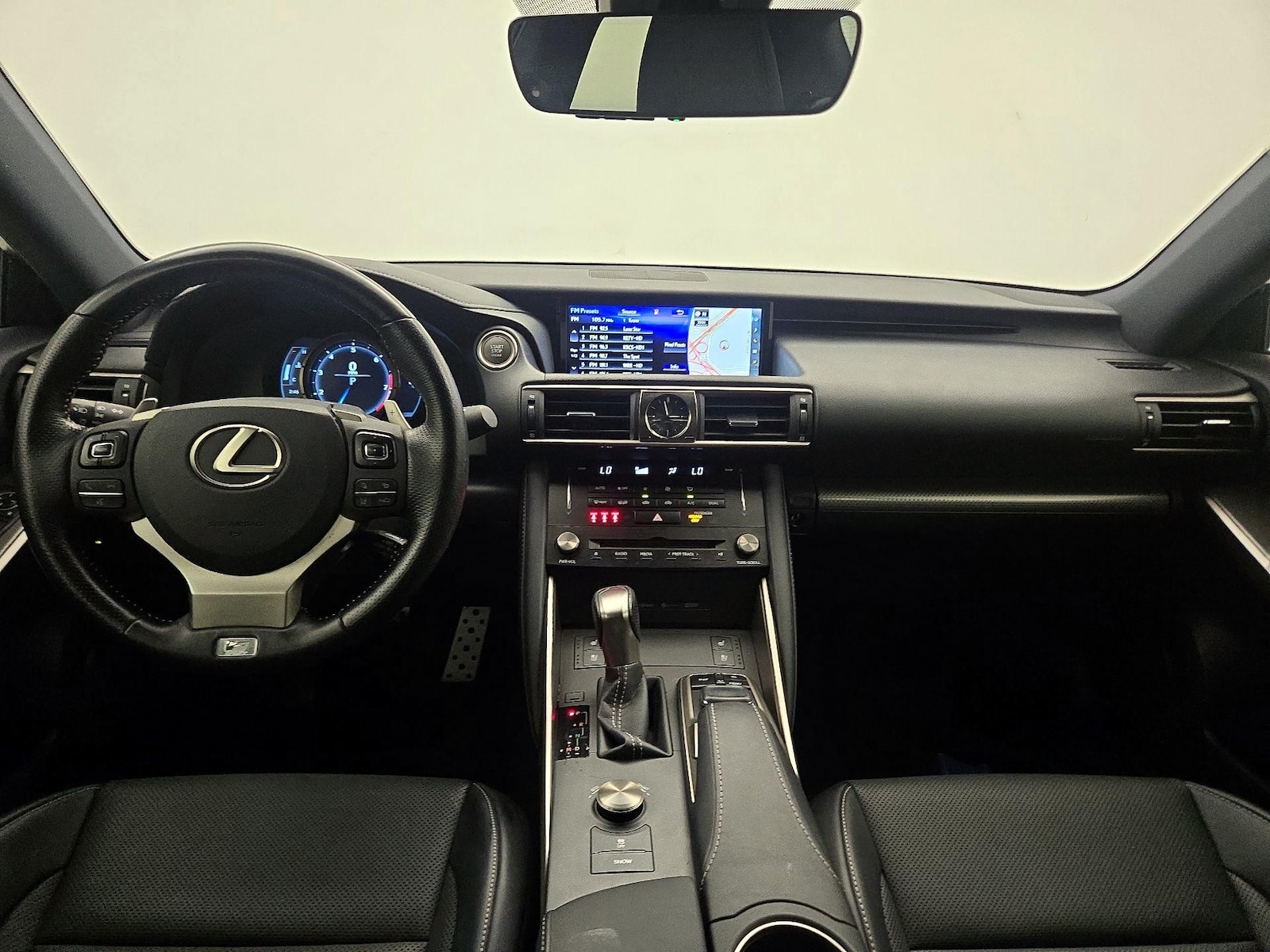 2017 Lexus IS 300 - Photo 10