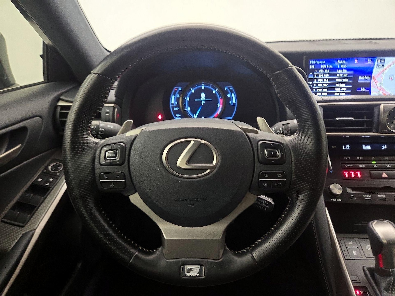 2017 Lexus IS 300 - Photo 11